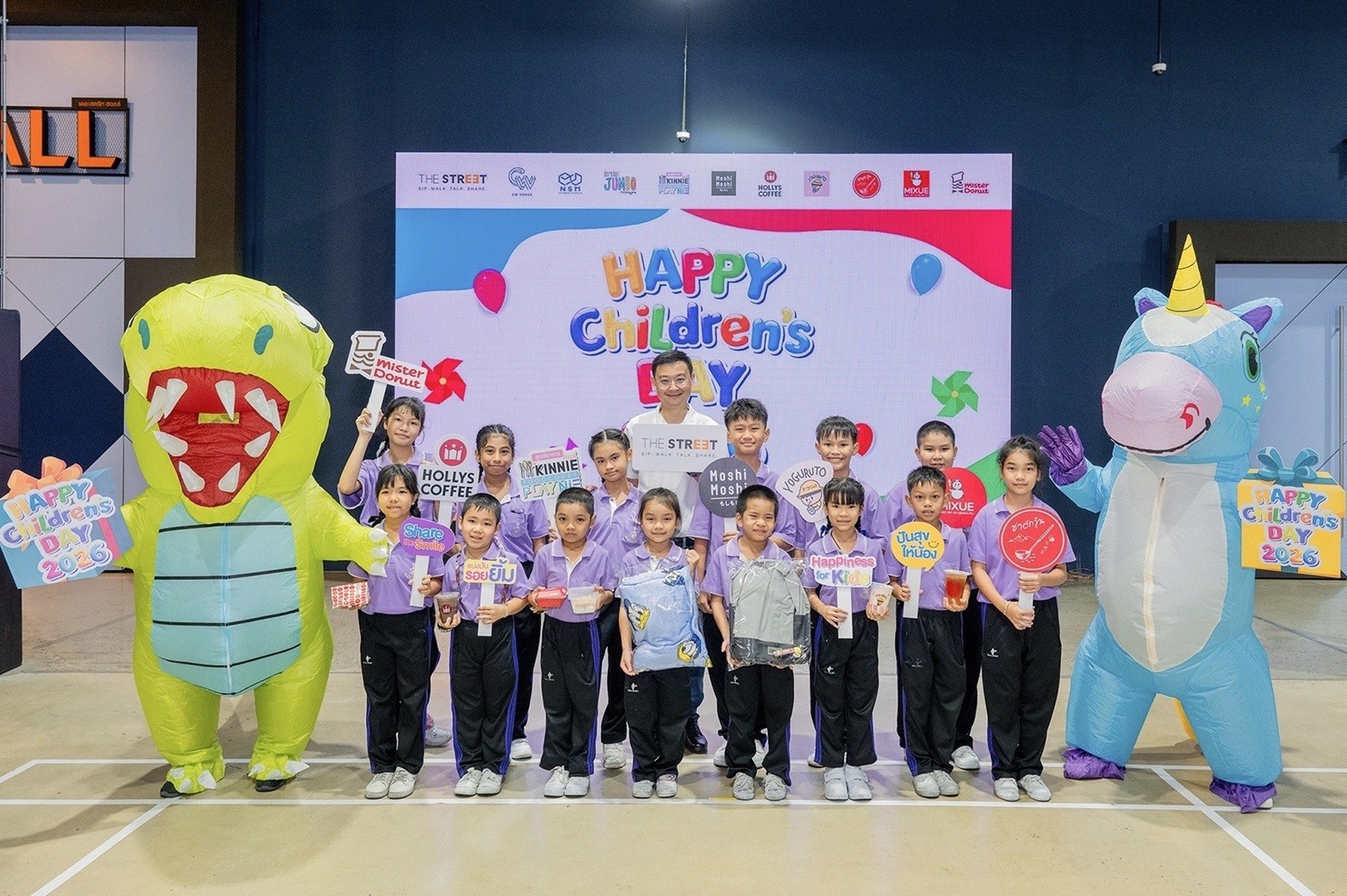 เดอะ สตรีท รัชดา จับมือพันธมิตรร้านค้าผู้เช่า มอบความสุขและประสบการณ์พิเศษ สู่เยาวชนในชุมชน เนื่องในวันเด็กแห่งชาติ 2569