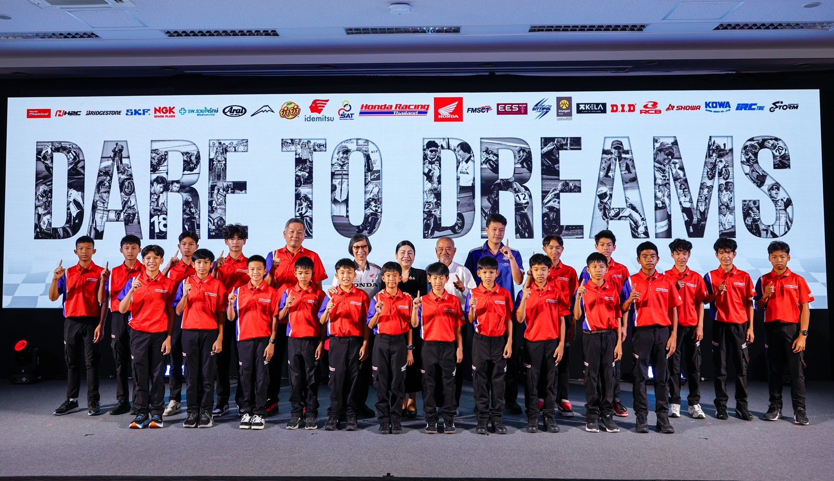 “ไทยฮอนด้า” จับมือ “ฮอนด้า เอชอาร์ซี”ยกระดับมอเตอร์สปอร์ตไทย สู่ระดับโลก ส่ง 2 นักแข่งไทย “ก้อง-สมเกียรติ” และ “นีโม่-จิรัฎฐ์”  สู่ทีมโรงงาน ทั้งทางเรียบและทางฝุ่น พร้อมเปิดไลน์อัพนักบิดไทยประจำปี 2026