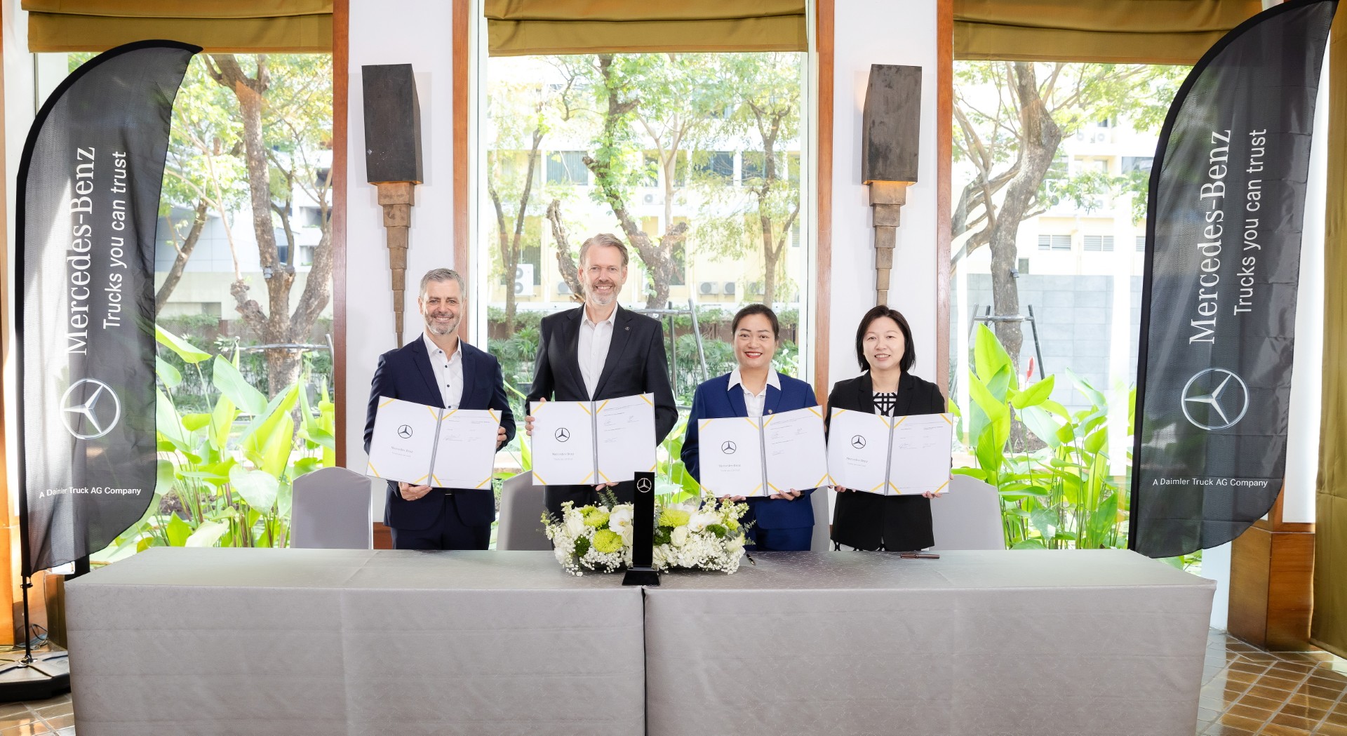 “เดมเลอร์ ทรัค” ปรับทัพใหญ่ ตั้ง “CIBB” เป็นผู้จัดจำหน่าย Mercedes-Benz Truck & Bus ในไทย ย้ำบริการ–อะไหล่ต่อเนื่อง เดินหน้าโครงสร้างใหม่ปี 2569