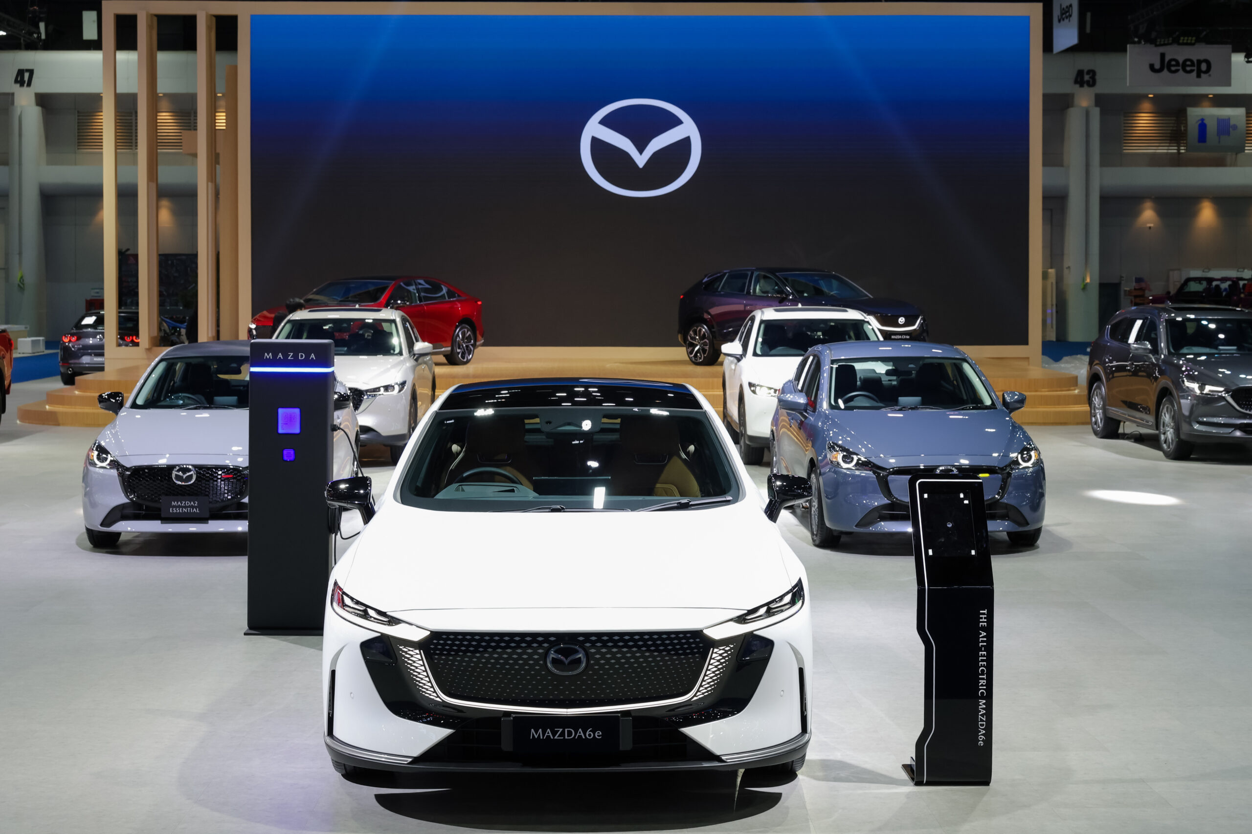 มาสด้ามอบสิทธิพิเศษสำหรับลูกค้า MAZDA6e PREMIERE PACKAGE จัดกิจกรรมสุดเอ็กซ์คลูซีฟพร้อมมอบของขวัญที่บูธมาสด้า ในงาน มอเตอร์ โชว์