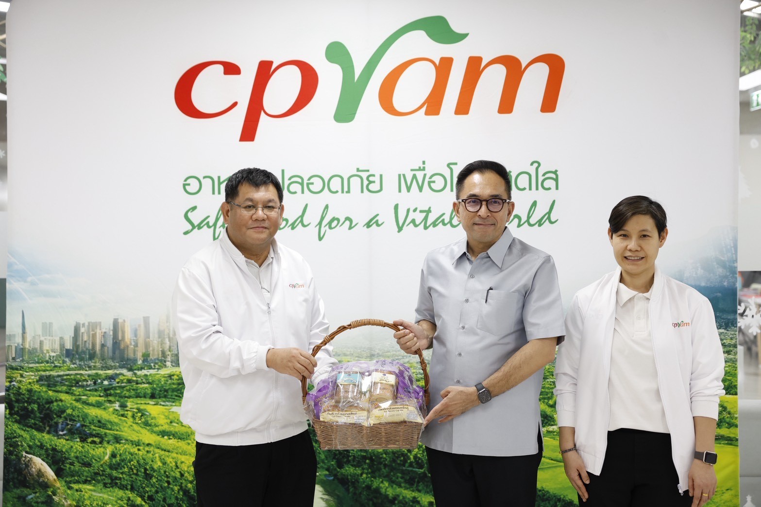 ผู้ว่าฯ ลำพูน ชื่นชมซีพีแรม ต้นแบบองค์กรสร้างคุณค่ารอบด้านให้กับชุมชนและสังคมต่อเนื่อง พร้อมชูนวัตกรรมการผลิตอาหารพร้อมรับประทานมาตรฐานโลก ร่วมขับเคลื่อนเกษตรกรรมควบคู่นวัตกรรม เพื่อชุมชนยั่งยืน