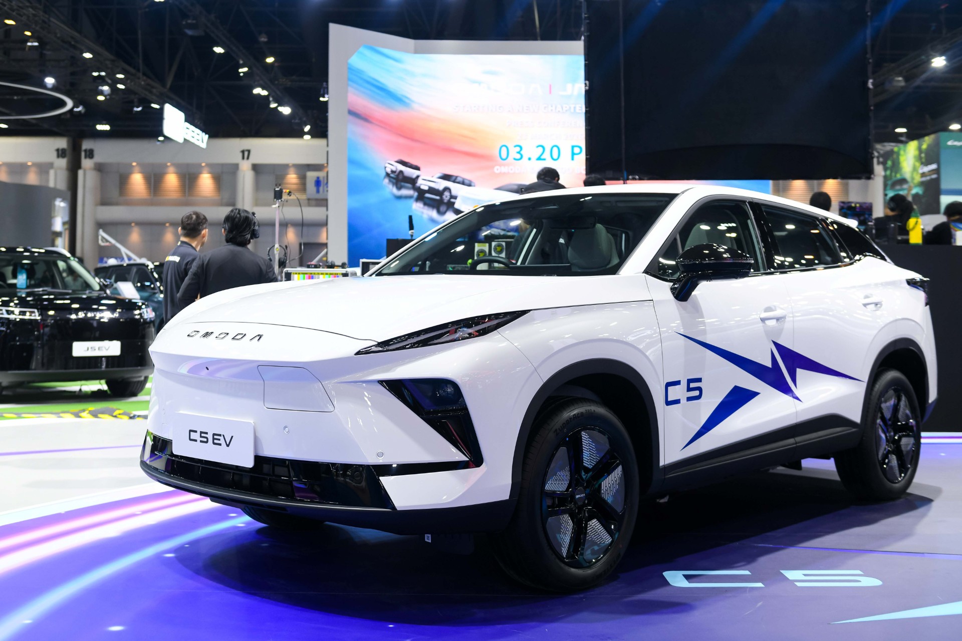 นิยามใหม่แห่งตัวตนที่ล้ำสมัย OMODA & JAECOO เผยโฉม OMODA C5 EV MAX+ ยนตรกรรมไฟฟ้าอัจฉริยะที่ออกแบบมาเพื่อไลฟ์สไตล์ยุคใหม่ที่กล้าแตกต่าง