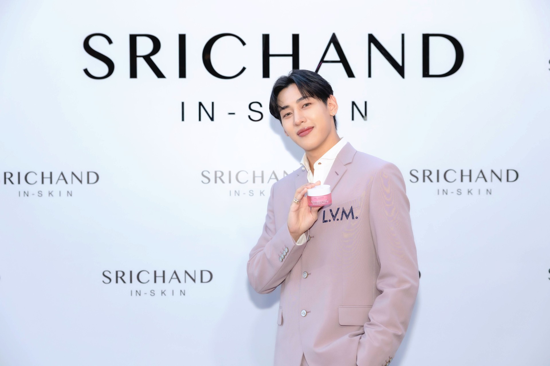 ศรีจันทร์ พา “แบมแบม” สร้างปรากฏการณ์ GLOWolution ผ่านเวที Symphony ชูนวัตกรรม Phyto Camellia PDRN สู่บทใหม่แห่งผิวโกลว์ใส เนียนกระชับ