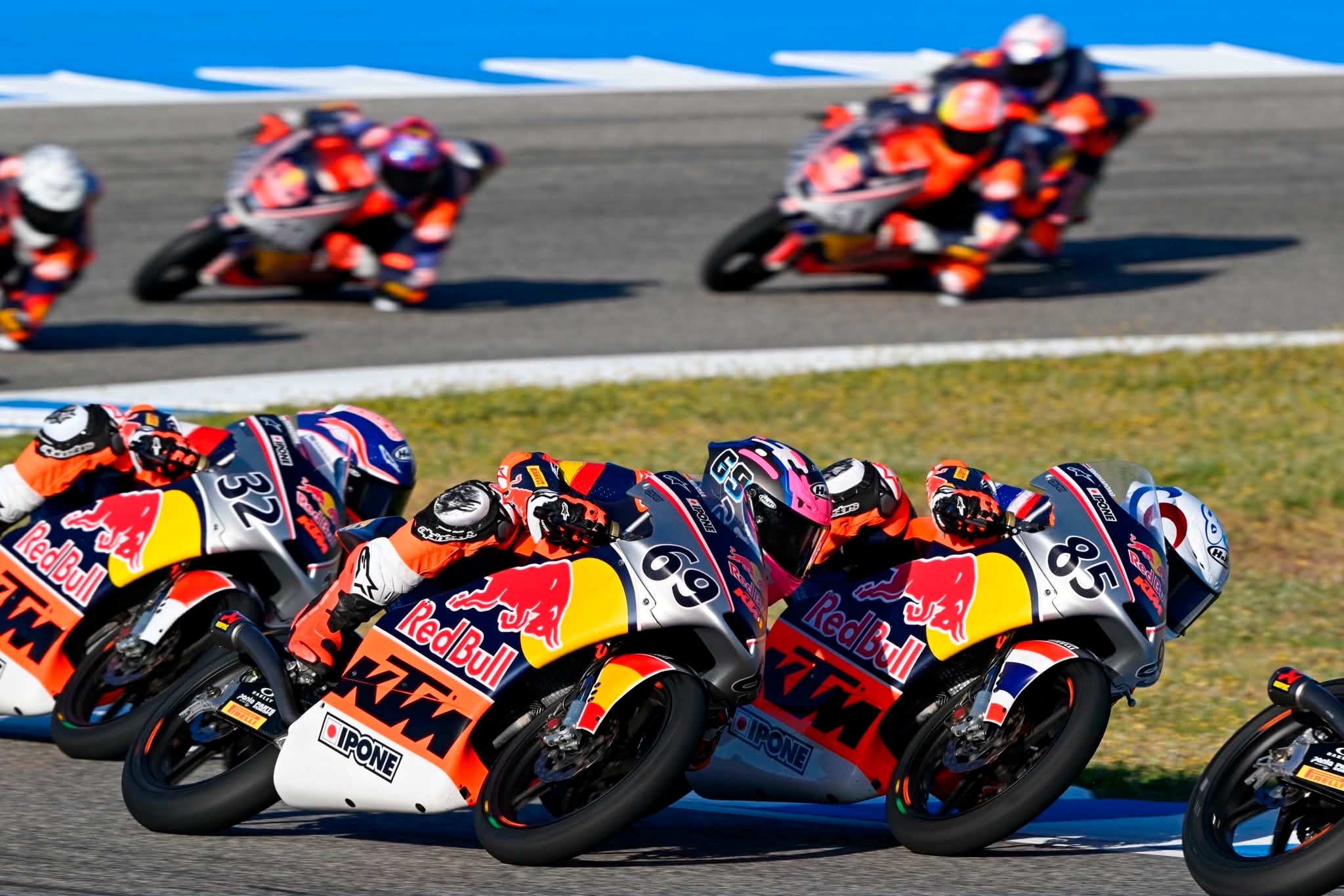 “ไม้คิว-เกียรติศักดิ์” ฟอร์มฮอต เก็บแต้มต่อเนื่อง ศึก เรดบูล โมโตจีพี รุกกีส์ คัพ 2026 เฮเรซ ราวด์ เรซ 2