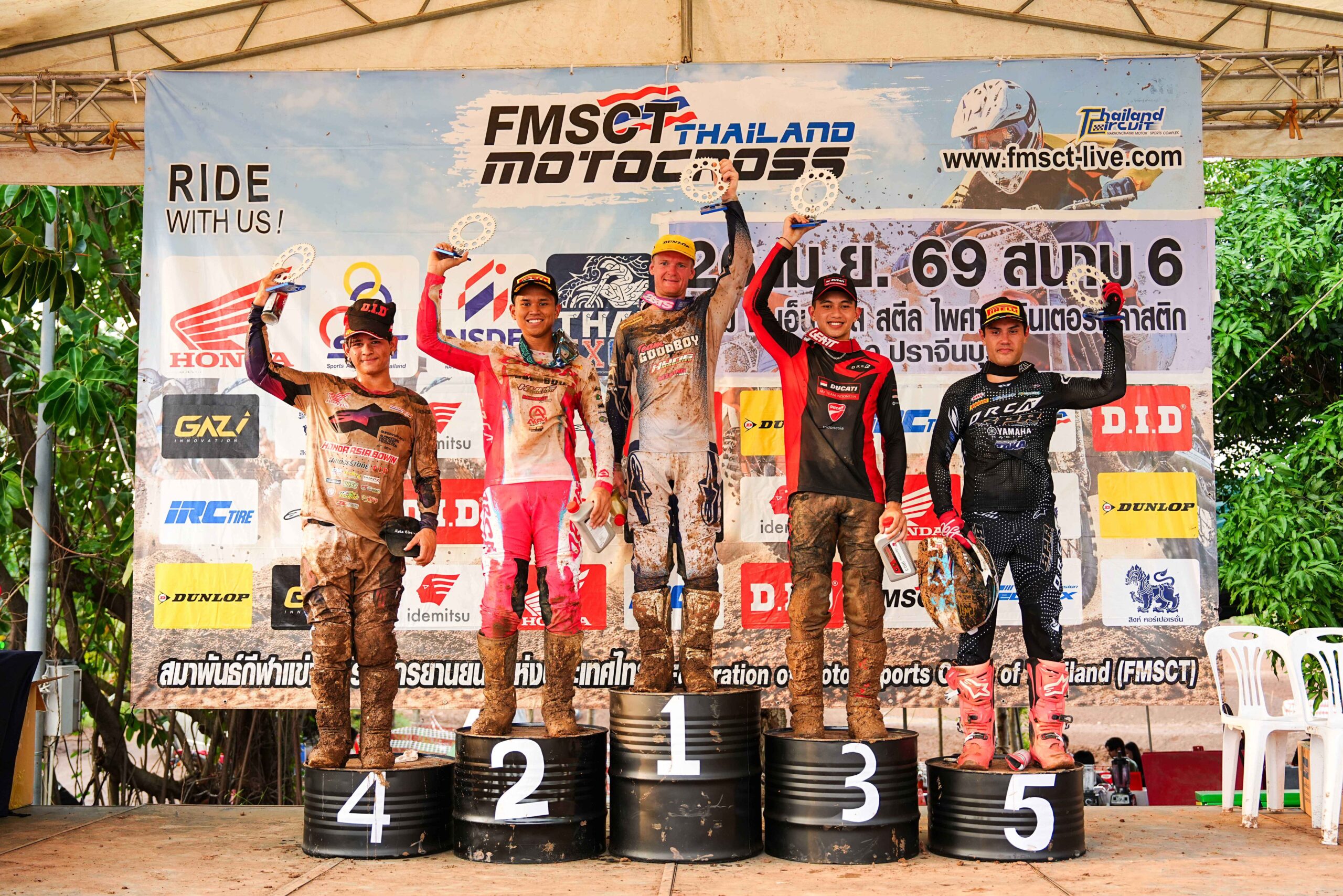 ทัพนักบิดฮอนด้า บิด Honda CRF450R ลุยโคลน ฝ่าทางสุดหิน! “พีเอ-ปรีดาอนันต์” แจ้งเกิดคว้าโพเดียมแรก ศึก FMSCT Thailand Motocross 2026 สนาม 6 ปราจีนบุรี