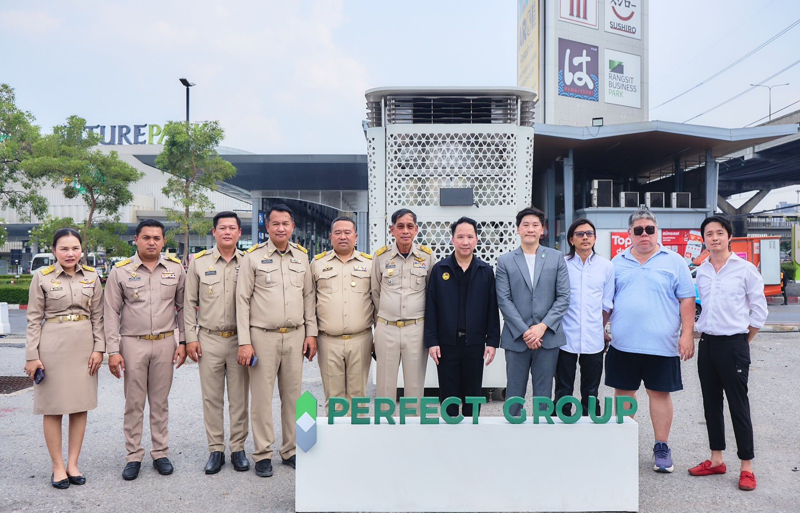 เพอร์เฟค กรุ๊ป ร่วมสนับสนุนสาธิตนวัตกรรมเครื่องฟอกอากาศภายนอกอาคาร ยกระดับคุณภาพอากาศและคุณภาพชีวิตของประชาชน ตอกย้ำความมุ่งมั่นในการสนับสนุนโซลูชันด้านสิ่งแวดล้อมเพื่อยกระดับคุณภาพอากาศและคุณภาพชีวิตของคนเมือง