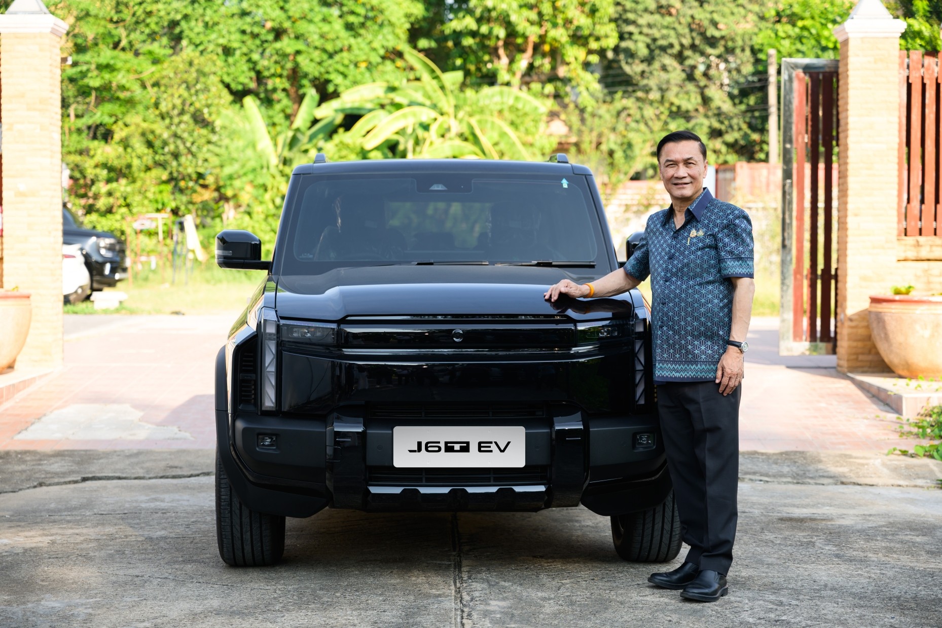 OMODA & JAECOO OMODA & JAECOO ตอกย้ำความเป็นผู้นำ EVเมื่อรองนายกรัฐมนตรี “ทรงศักดิ์ ทองศรี” เลือก JAECOO 6T EV