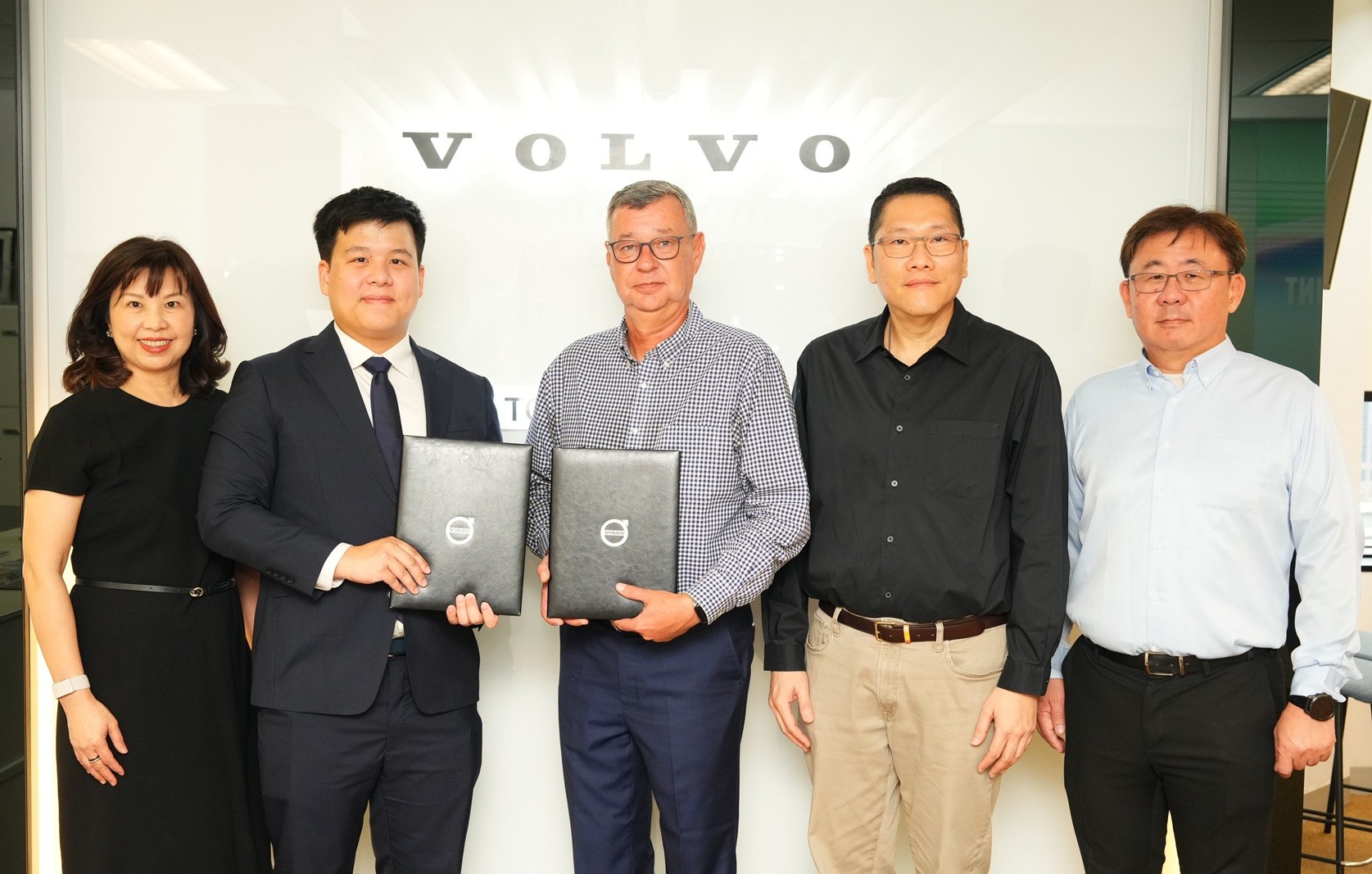 วอลโว่ คาร์ ประเทศไทย และ บริษัท ลิคก้าบิล ร่วมลงนามก่อสร้างโชว์รูมแห่งใหม่ในจังหวัดอุบลราชธานี ขยายเครือข่ายการให้บริการสู่ภาคอีสานตอนล่าง รองรับการเติบโตอย่างยั่งยืน