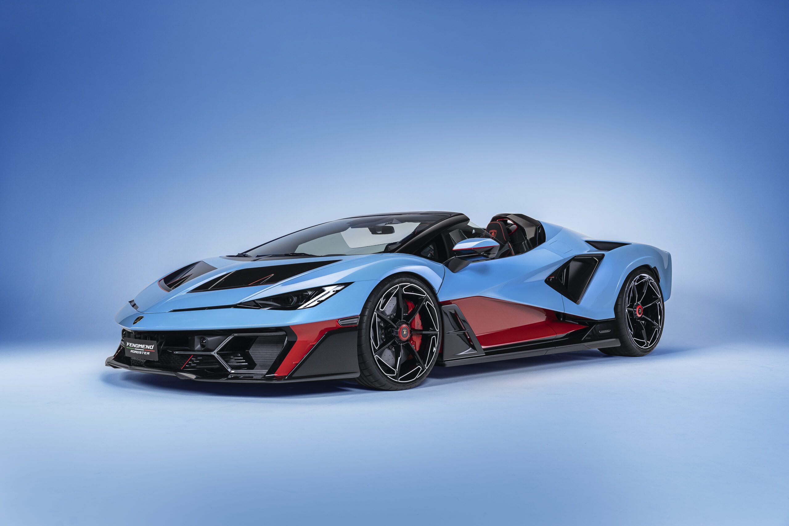 Fenomeno Roadster: ปรากฏการณ์ใหม่แห่งซูเปอร์สปอร์ตคาร์เปิดประทุนทรงพลังที่สุดในประวัติศาสตร์ลัมโบร์กินี สัมผัสขุมพลัง V12 ไฮบริด 1,080 แรงม้า ผลิตจำกัดเพียง 15 คันทั่วโลก