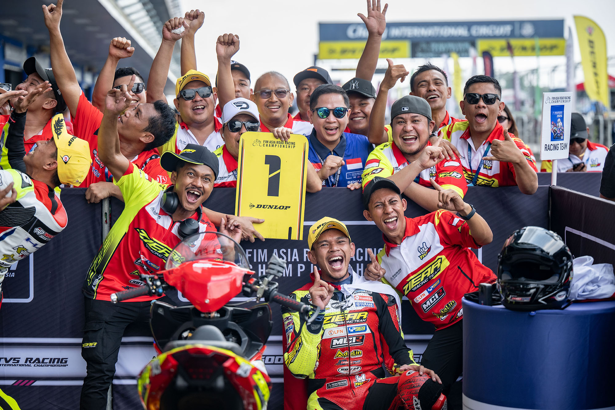 ธงไทยกระหึ่มเอเชีย! 5 นักบิดผงาดกวาดโพเดียม ซิว 2 แชมป์ ศึก Asia Road Racing สนาม 2