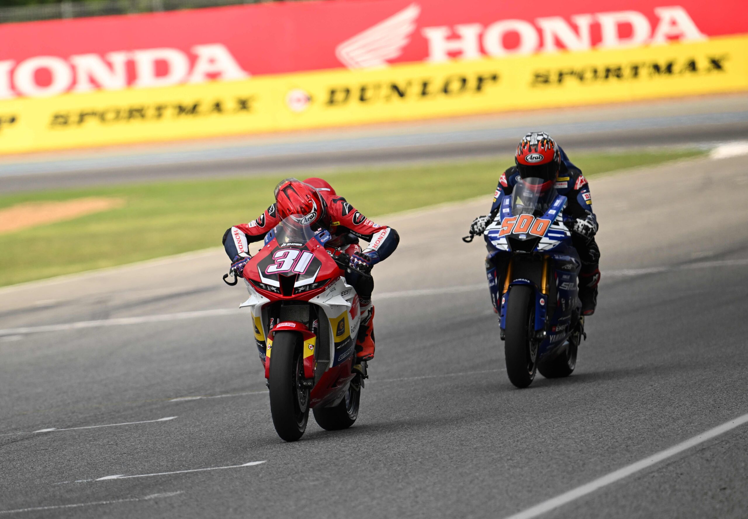 แรงทะลุลองแล็ป! “มิกซ์-ธนัช” บิด Honda CBR600RR ฝ่าลองแล็ป ไล่แซงเดือดทะยานคว้าวินเนอร์ เรซ 2 ศึกชิงแชมป์เอเชีย