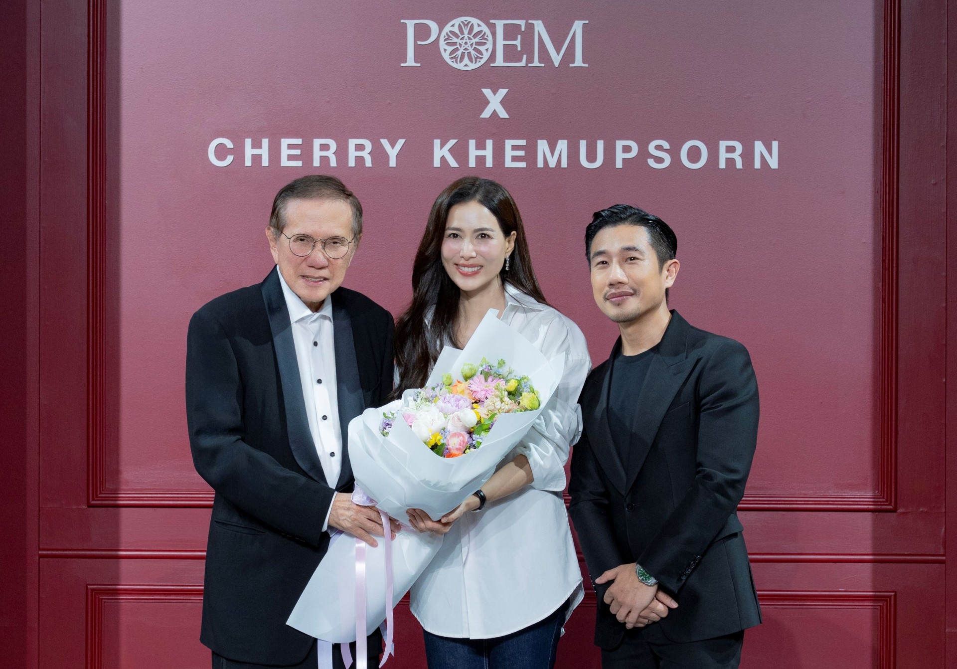 “มองต์เฟลอ” ผู้ขับเคลื่อนหลัก “TRÈS CHÉRIE” คอลเลกชันล่าสุดจาก POEM x CHERRY KHEMUPSORN ถ่ายทอดเสน่ห์แฟชั่นรักษ์โลก ผ่านแรงบันดาลใจแห่งความงามและความยั่งยืน