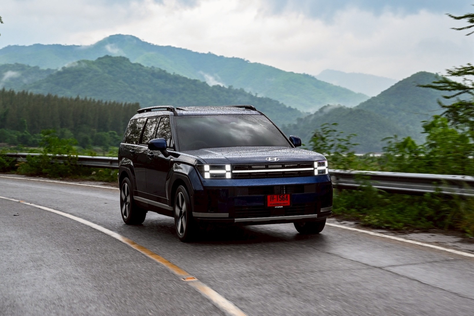แค่เพิ่ม AWD ทำไมถึงน่าขับขึ้น? รู้จักระบบ HTRAC ใน Hyundai all-new SANTA FE Hybrid with HTRAC All-Wheel Drive รุ่น Inspiration