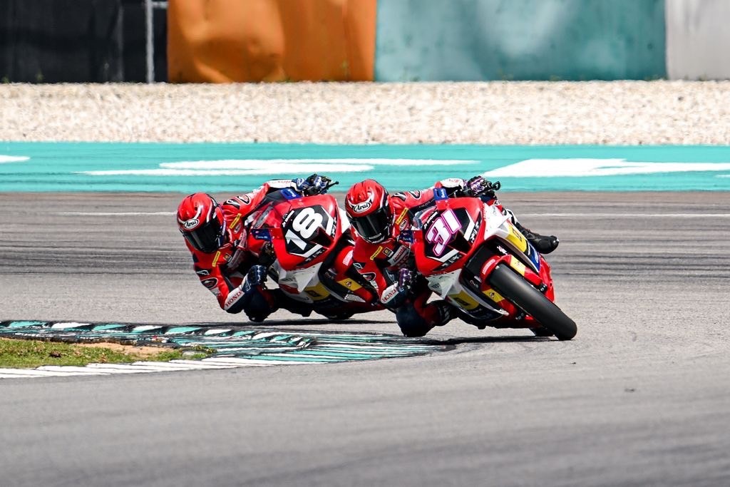 “ฮอนด้า เรซซิ่ง ไทยแลนด์” ฟอร์มเดือด! นักบิดไทยโชว์สมรรถนะ Honda CBR600RR ลุ้นชัยประเดิมสนามแรก มาเลเซีย ซูเปอร์ไบค์ 2026
