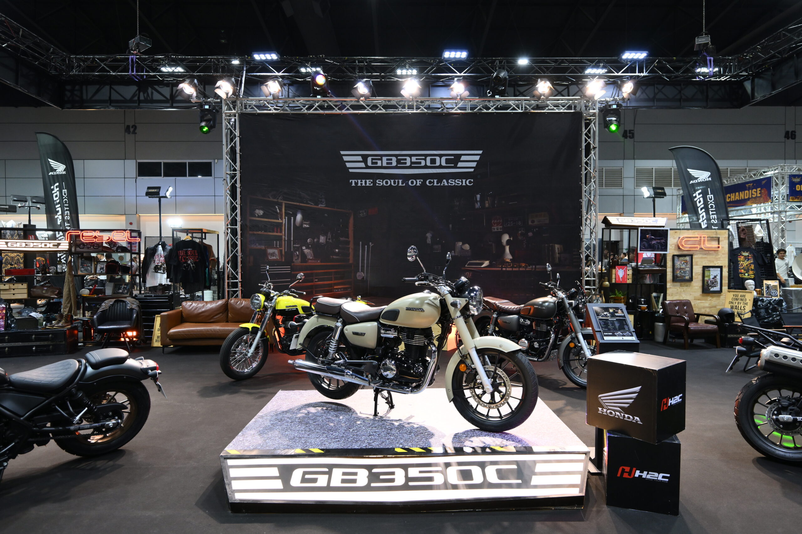 ฮอนด้าบิ๊กไบค์ จัดเต็ม Bangkok Hot Rod Custom Show 2026 ดึง “มาริโอ้ เมาเร่อ” ร่วมขบวนขี่ New Honda GB350C Limited Edition Custom Build by Bangkok Hot Rod x Fatboy Design คันเดียวในโลก พร้อมมอบให้ผู้โชคดีในงาน