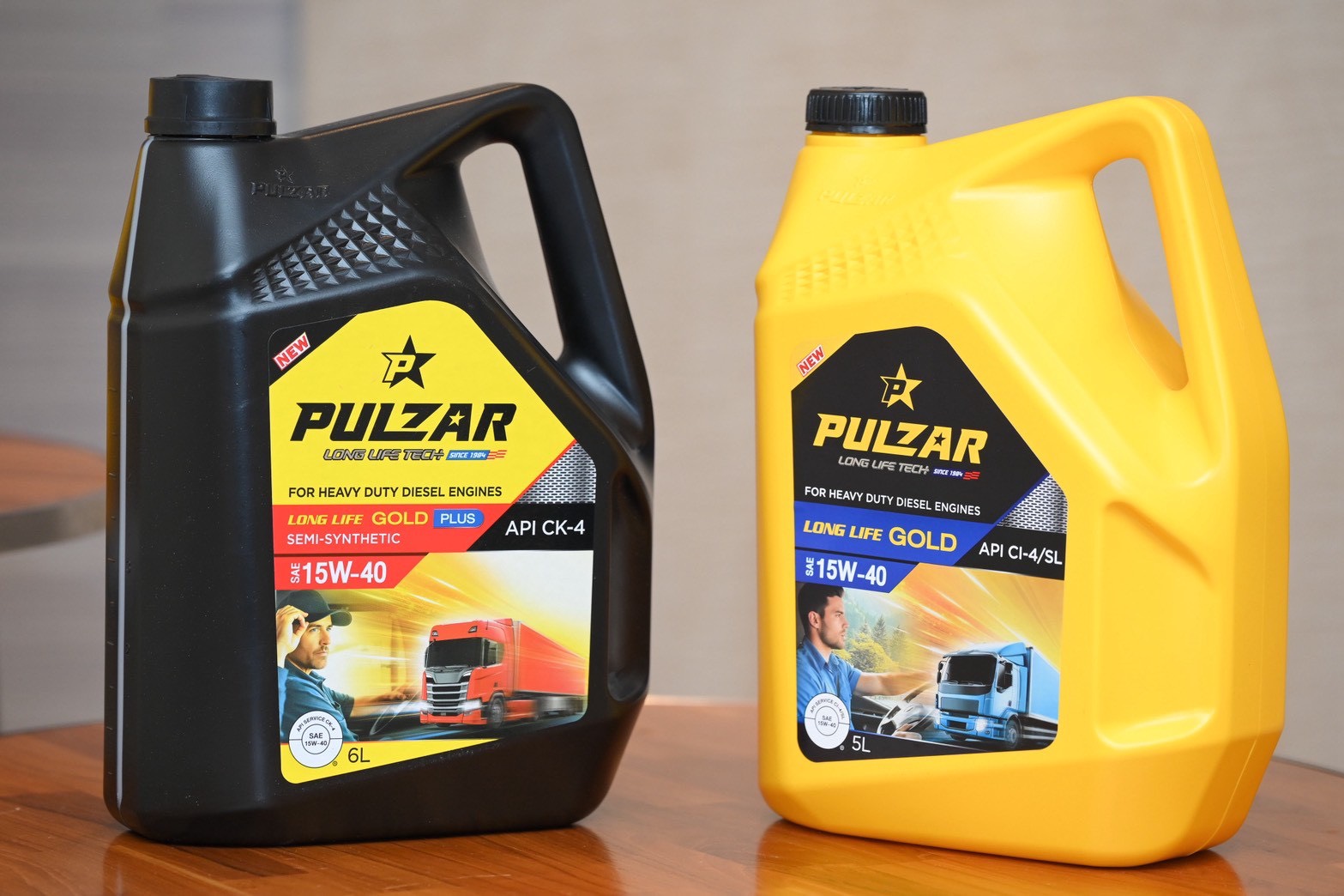 สั่นสะเทือนทั่วไทย !! น้ำมันเครื่อง PULZAR สร้างปรากฎการณ์ รีแบรนด์ปรับภาพลักษณ์ครั้งยิ่งใหญ่ คว้า ” หนุ่ม กรรชัย – ลำไย ” พรีเซนเตอร์ No.1 ระดับประเทศ ชูนวัตกรรมปกป้องความร้อนที่เหนือกว่าใคร ล็อกเครื่องยนต์คุณให้หนุ่มตลอดการใช้งาน