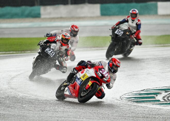 “มิกซ์-ธนัช” บิด Honda CBR600RR ฝ่าสายฝนคว้าแชมป์ศึก มาเลเซีย ซูเปอร์ไบค์ 2026 สนามแรก “ไฮเปค-กฤษฎา” แรงไม่แพ้กันคว้าโพเดียมสุดเดือด