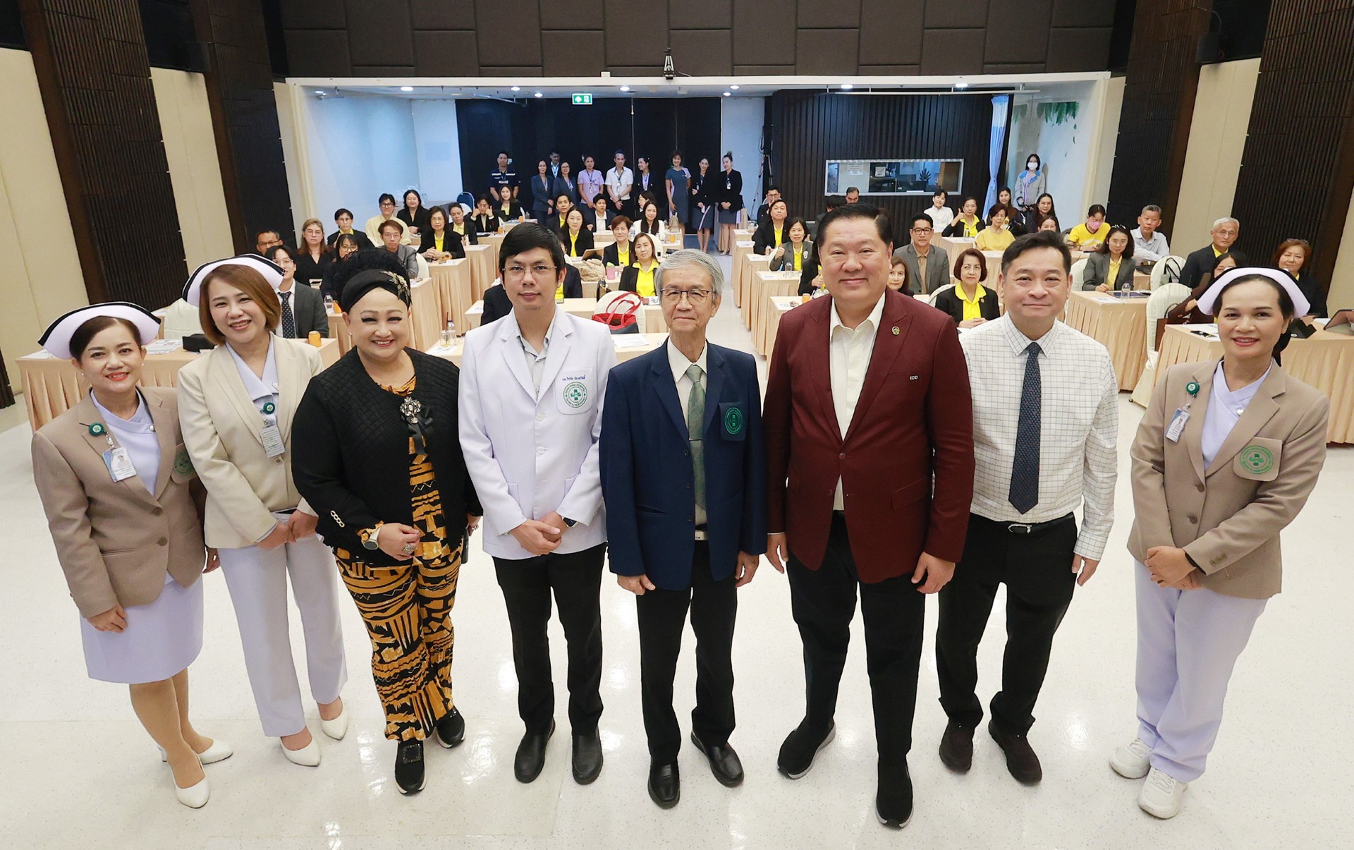 รพ.เจ้าพระยาขอบคุณทีมตัวแทนประกันเอไอเอภาคนำทอง