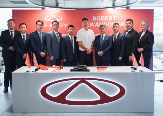 CHERY ต้อนรับ โรเบิร์ต เลวานดอฟสกี ซูเปอร์สตาร์ระดับตำนาน ขึ้นแท่นโกลบอลแบรนด์แอมบาสเดอร์  สะท้อนวิสัยทัศน์ “For Family” ตอกย้ำการเดินหน้าสู่ Top Choice เพื่อครอบครัวทั่วโลก 