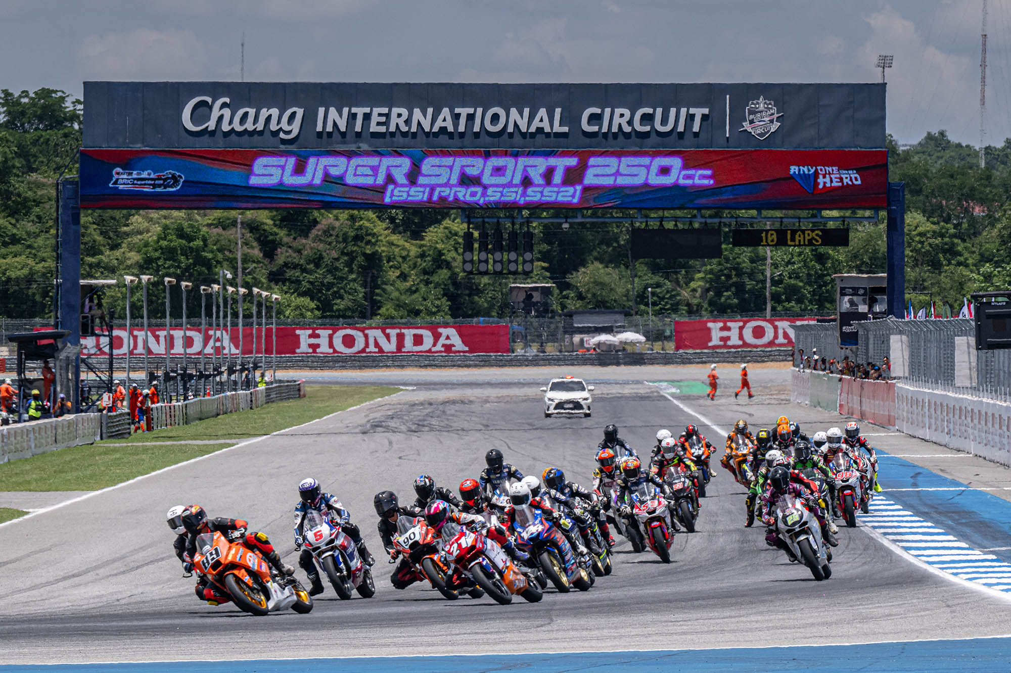 เปิดซีซั่นเดือด! NEXZTER BRIC Superbike 2026 “มิกซ์-ธนัช” พลิกเฉือนนักบิดโมโตทูประเดิมชัยสนามแรก