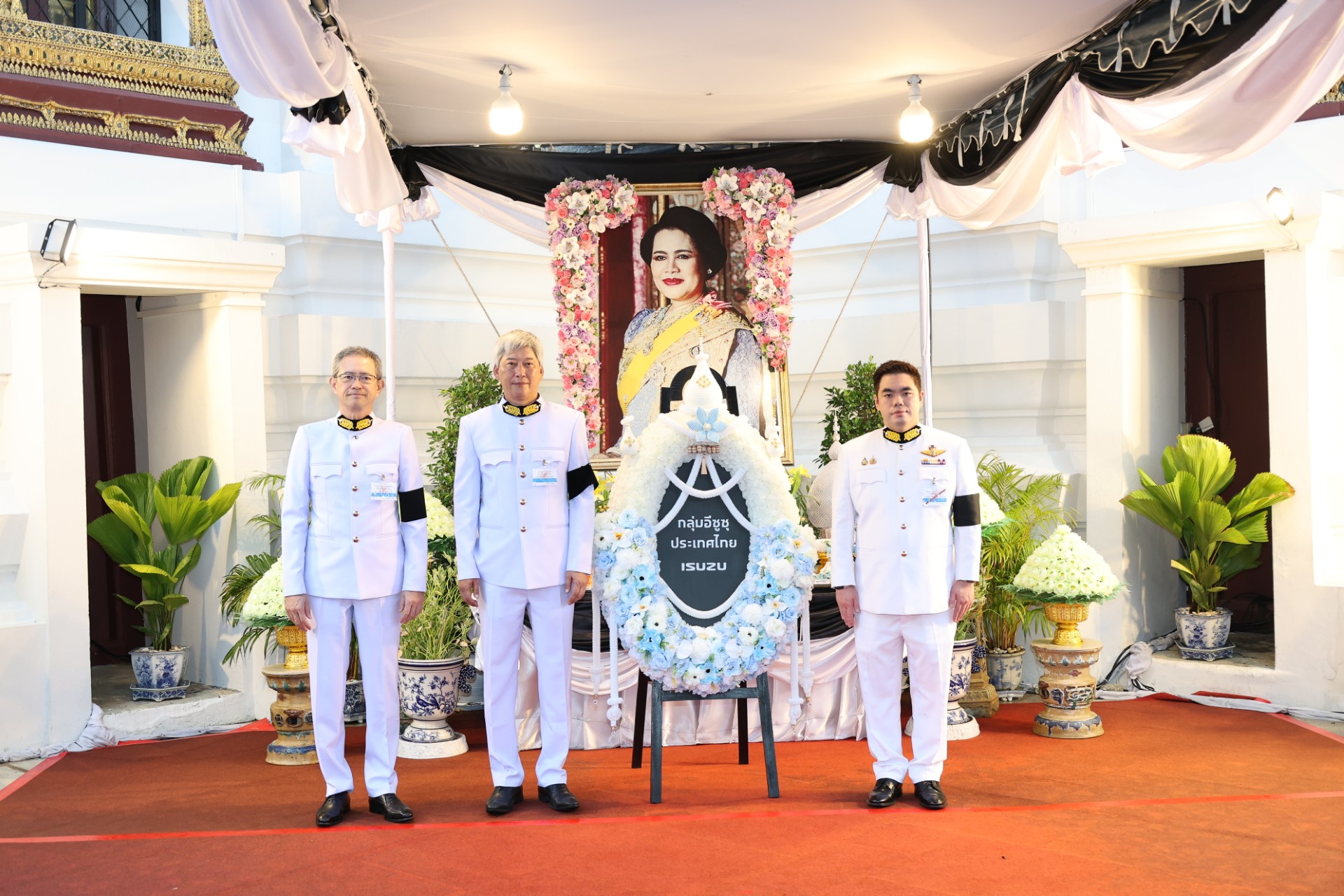 กลุ่มอีซูซุและกลุ่มตรีเพชร ร่วมเป็นเจ้าภาพพระพิธีธรรมสวดพระอภิธรรมพระบรมศพสมเด็จพระนางเจ้าสิริกิติ์ พระบรมราชินีนาถ พระบรมราชชนนีพันปีหลวง