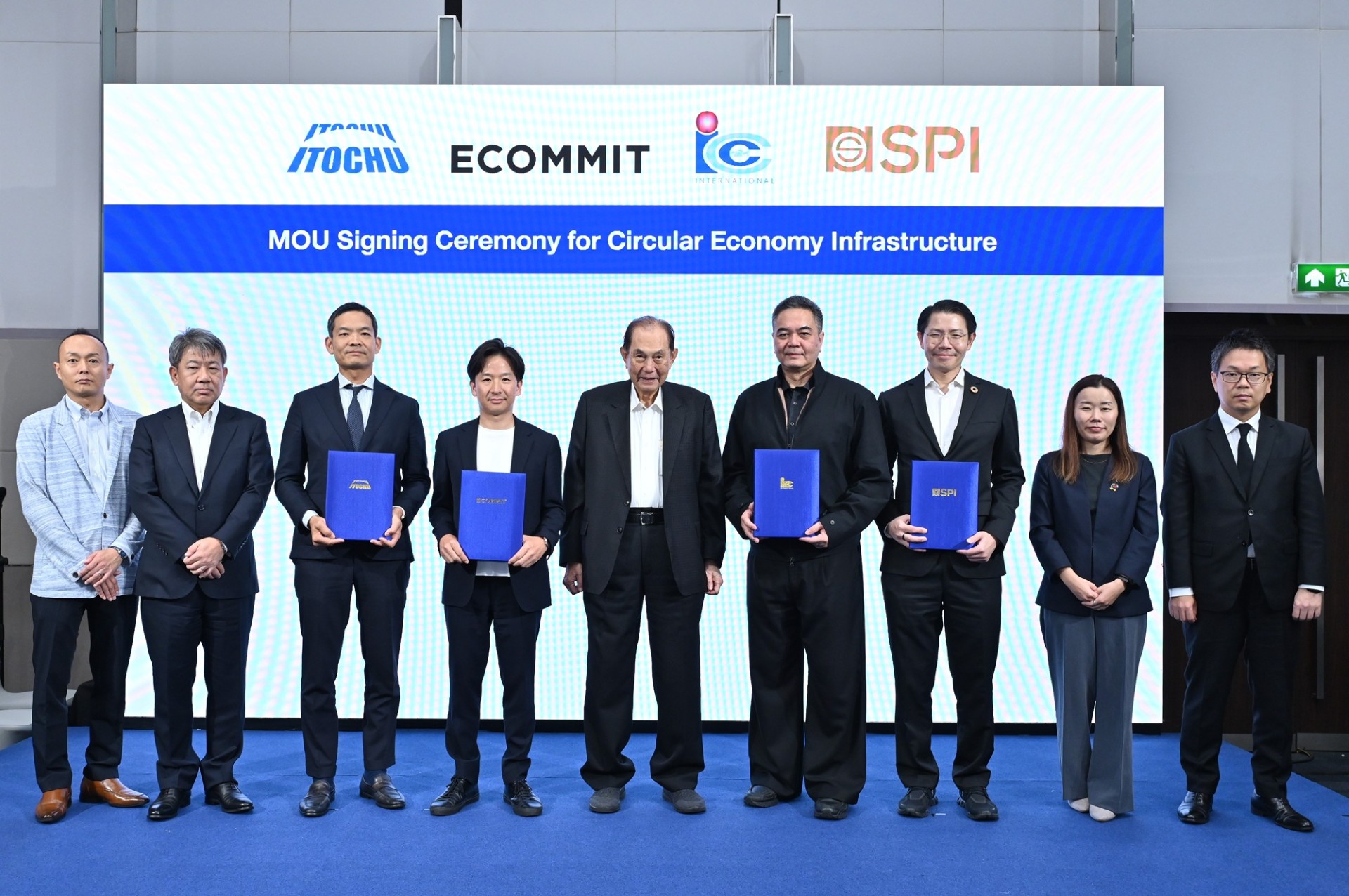 เขย่าวงการแฟชั่นไทย! 3 ยักษ์ใหญ่ เครือสหพัฒน์-ECOMMIT-ITOCHU Corporation ลุยโมเดลหมุนเวียน นำร่องระบบชุบชีวิตเสื้อผ้าเก่า สู่ ‘เศรษฐกิจหมุนเวียน’! ขับเคลื่อนไทยสู่สังคมไร้ขยะ