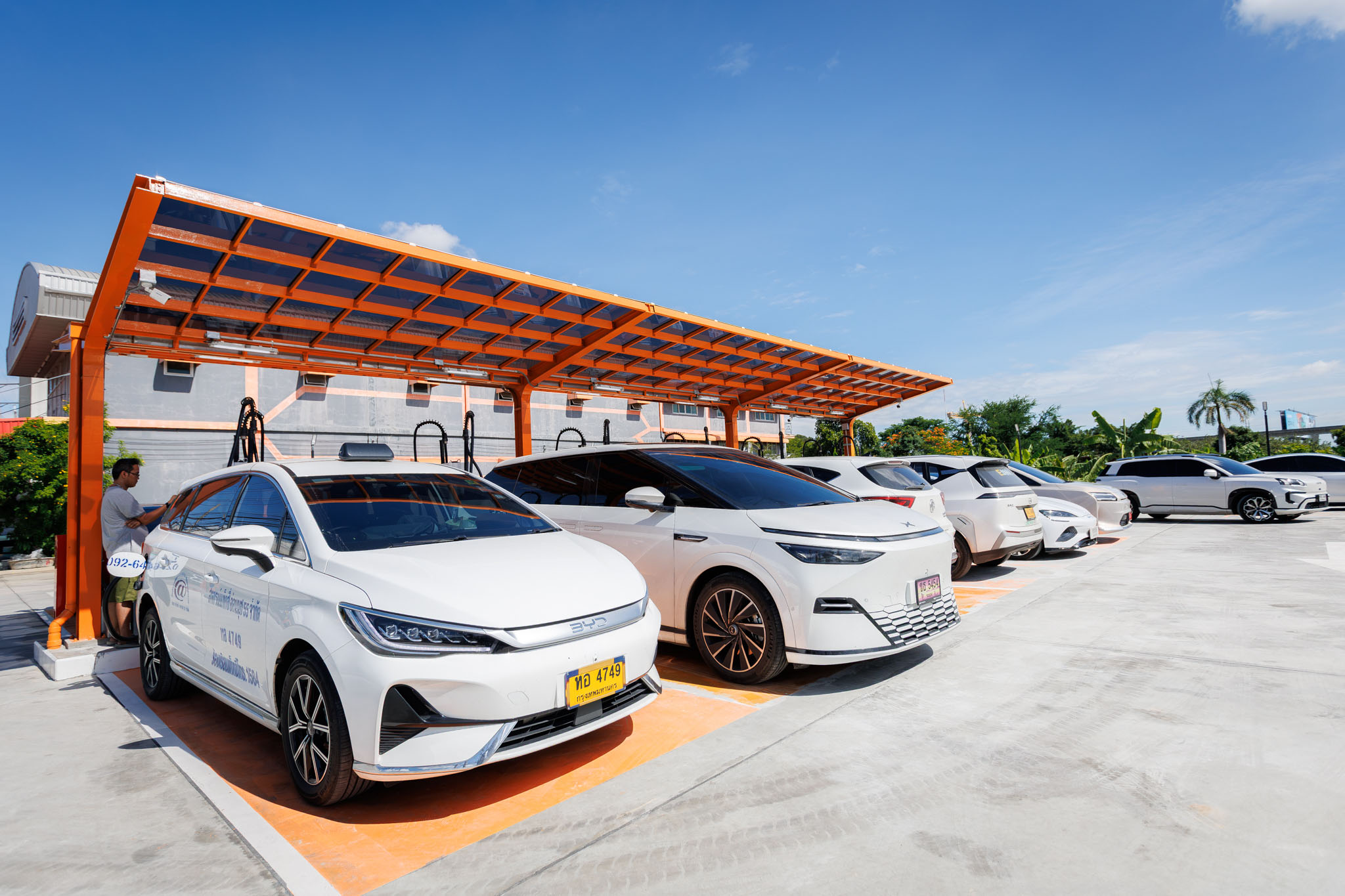 อีโวลท์ เดินหน้ายกระดับโครงสร้างพื้นฐาน EV ไทย เปิดตัว “Evolt Station Hub” แห่งแรก บนถนนลาดกระบัง ชูสถานีชาร์จ Ultra Fast กำลังไฟแรง 960 kW รองรับทั้งรถส่วนบุคคล Fleet และ Taxi EV ในทำเลยุทธศาสตร์ใกล้สนามบินสุวรรณภูมิ