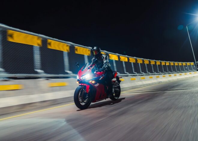 ฮอนด้าบิ๊กไบค์ ชวนพิสูจน์ Honda E-Clutch สัมผัส Manual ยุคใหม่บนถนนจริง กับ CBR650R เครื่องยนต์ 4 สูบเรียง ในกิจกรรม “The 4 Exclusive Experience”
