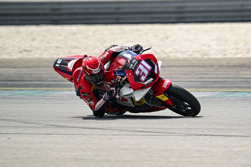 “ฮอนด้า เรซซิ่ง ไทยแลนด์” ส่ง “มิกซ์-ไฮเปค” บิด Honda CBR600RR ลุย MSBK สนาม 2 เดินหน้าอัพสกิล พร้อมพัฒนาทีมช่างไทยสู่สากล!