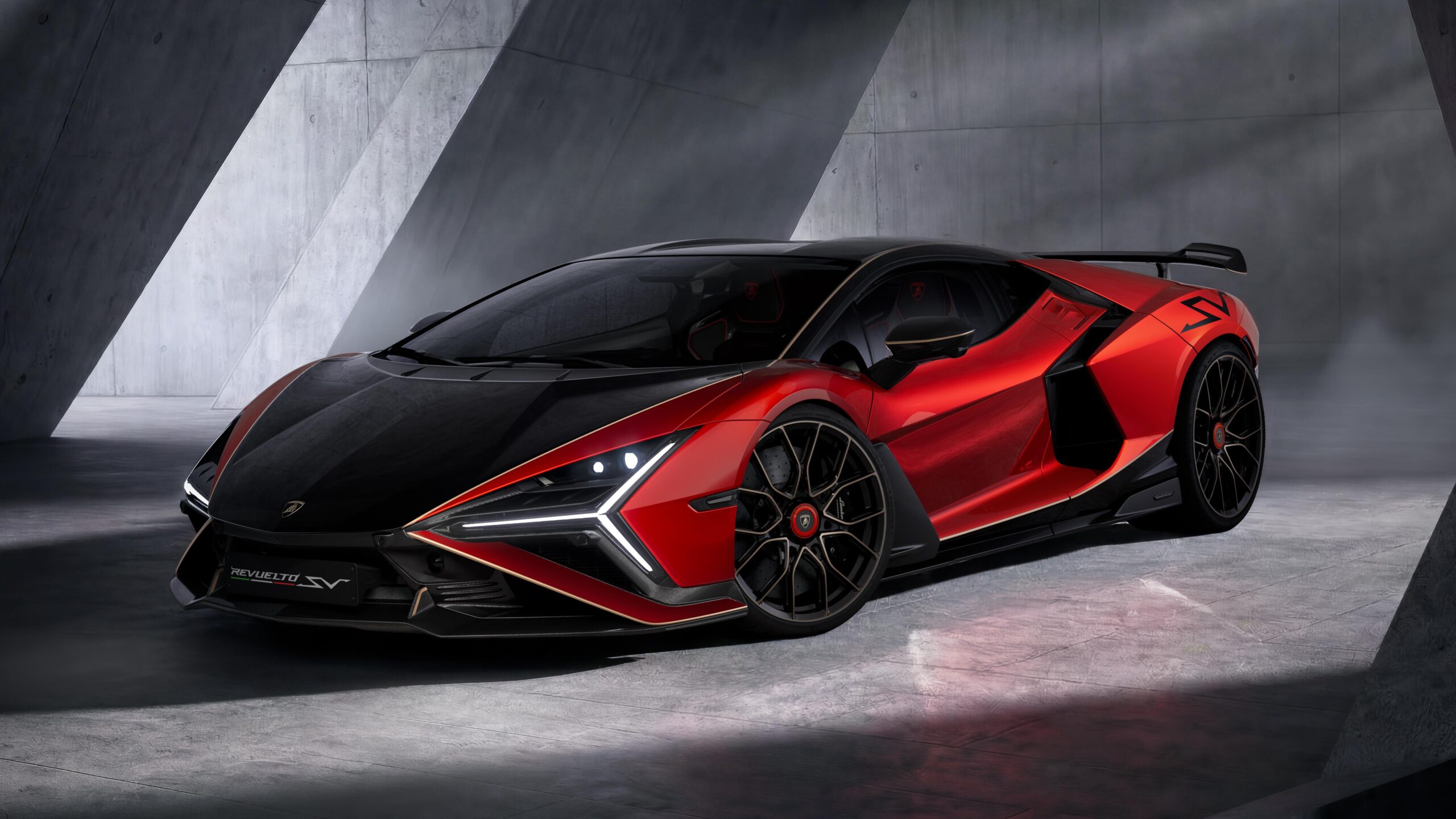 Lamborghini Revuelto SV – ขั้นสุดแห่งสมรรถนะการขับขี่ ลัมโบร์กินีเปิดตัวทายาทรุ่นล่าสุดแห่งตำนานตระกูล SV สร้างนิยามใหม่แห่งการขับขี่ที่เต็มเปี่ยมทุกอารมณ์ กับขุมพลังไฮบริด V12 1,065 แรงม้า