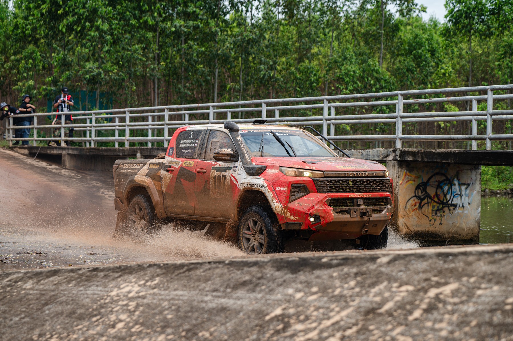 TOYOTA GAZOO Racing Thailand พิสูจน์ความแกร่ง! นำ Hilux TRAVO คว้าอันดับ 2 ศึก AXCR 2026 หฤโหดฝ่า 5 จังหวัด รวม 2,000 กม. 