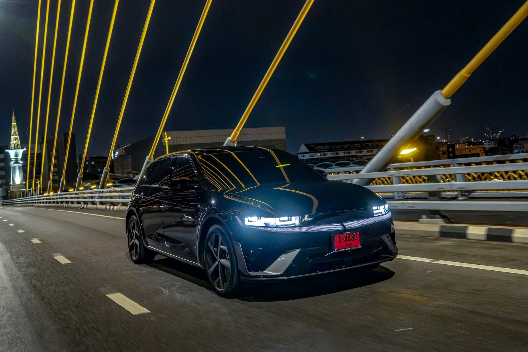The new 2026 IONIQ 5 N Line กับ 10 เหตุผลที่ตอกย้ำว่า “ธรรมดา…ไม่มีที่ยืน” ตัวเลือกรถ EV รุ่นประกอบไทย สำหรับคนที่ไม่ตามเทรนด์ ไม่ซ้ำทางใคร พร้อมดีไซน์ N Line เทคโนโลยี 800V ชาร์จเร็ว 18 นาที ฐานล้อยาว 3 เมตร และ Hyundai Bluelink ครั้งแรกในประเทศไทย