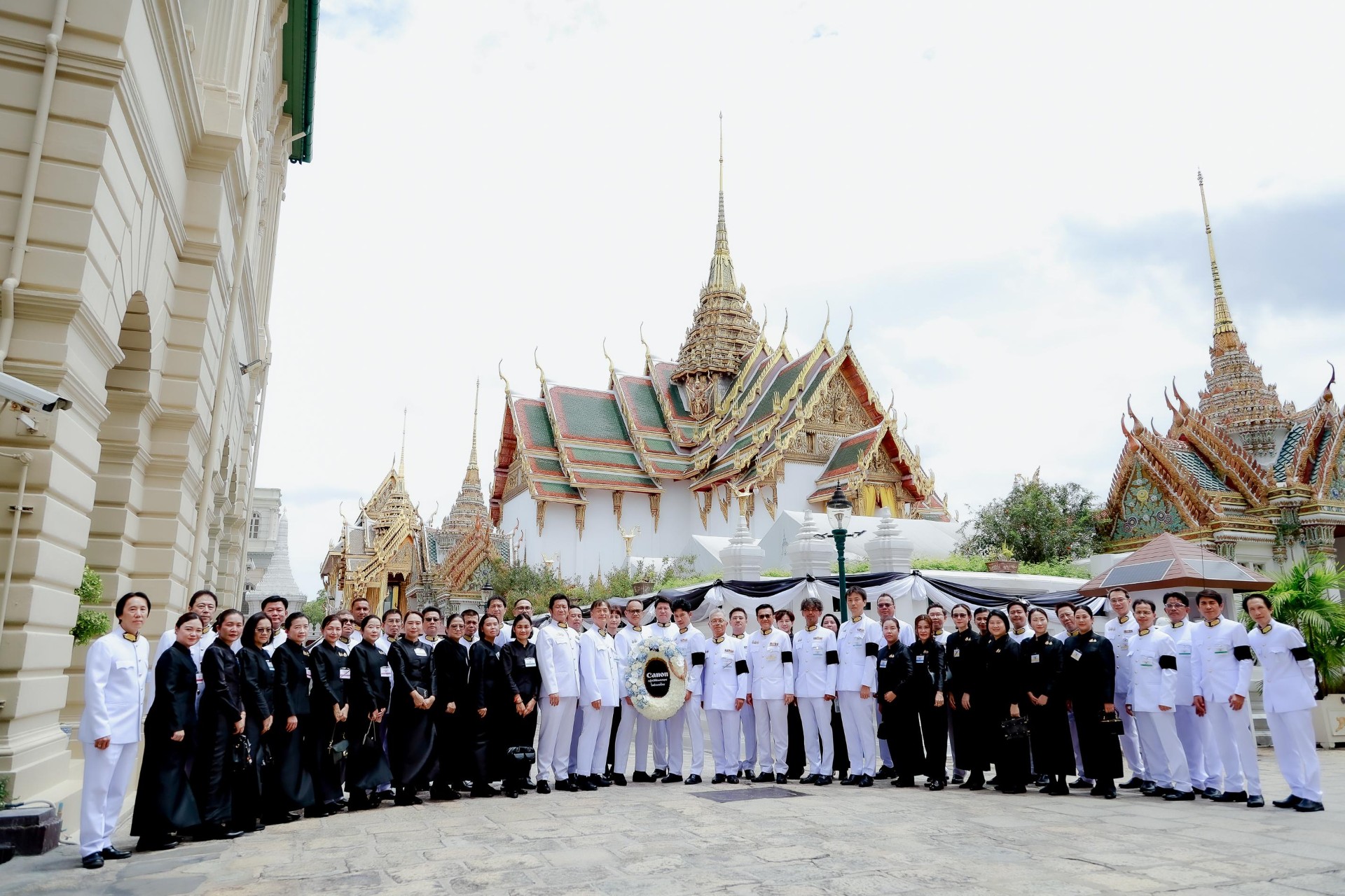 กลุ่มบริษัทแคนนอนในประเทศไทย ร่วมเป็นเจ้าภาพในการบำเพ็ญกุศลถวายพระบรมศพ สมเด็จพระนางเจ้าสิริกิติ์ พระบรมราชินีนาถ พระบรมราชชนนีพันปีหลวง ณ พระที่นั่งดุสิตมหาปราสาท ในพระบรมมหาราชวัง