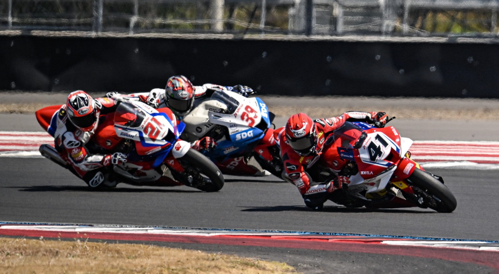 เดือดสมศักดิ์ศรีรุ่นใหญ่! “ชิพ-นครินทร์” บิด Honda CBR1000RR-R ผงาดโพเดียมเรซแรก ASB1000 ศึก ARRC สนาม 4