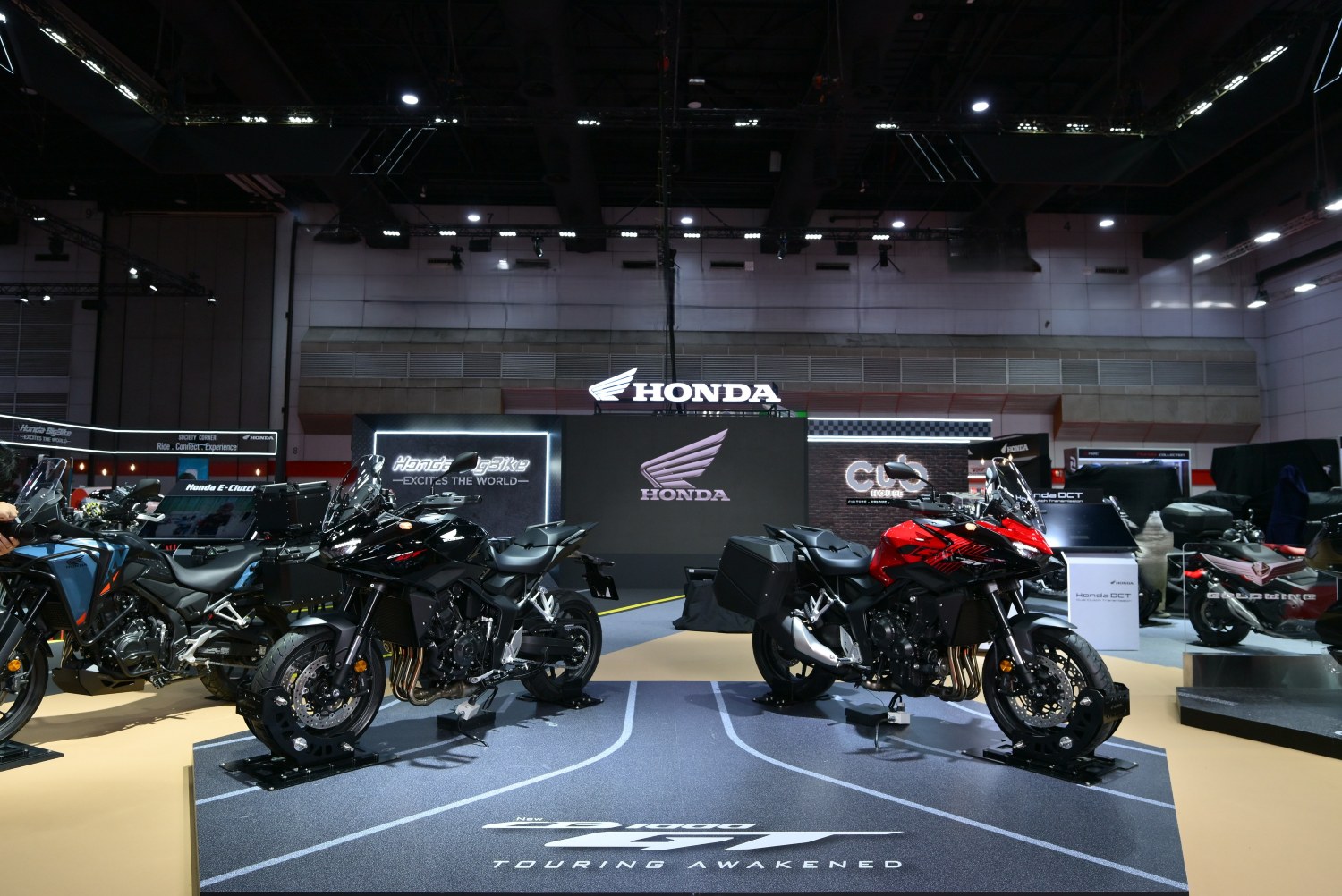 ครั้งแรกในไทย! New Honda CB1000GT สปอร์ตทัวร์ริ่ง 4 สูบ ถ่ายทอดเทคโนโลยีจาก CBR Fireblade พร้อม New Honda Monkey EX Custom Edition เติมความซนสไตล์ Enduro จากรถจักรยานยนต์ฮอนด้าใน BIG MOTOR SALE 2026