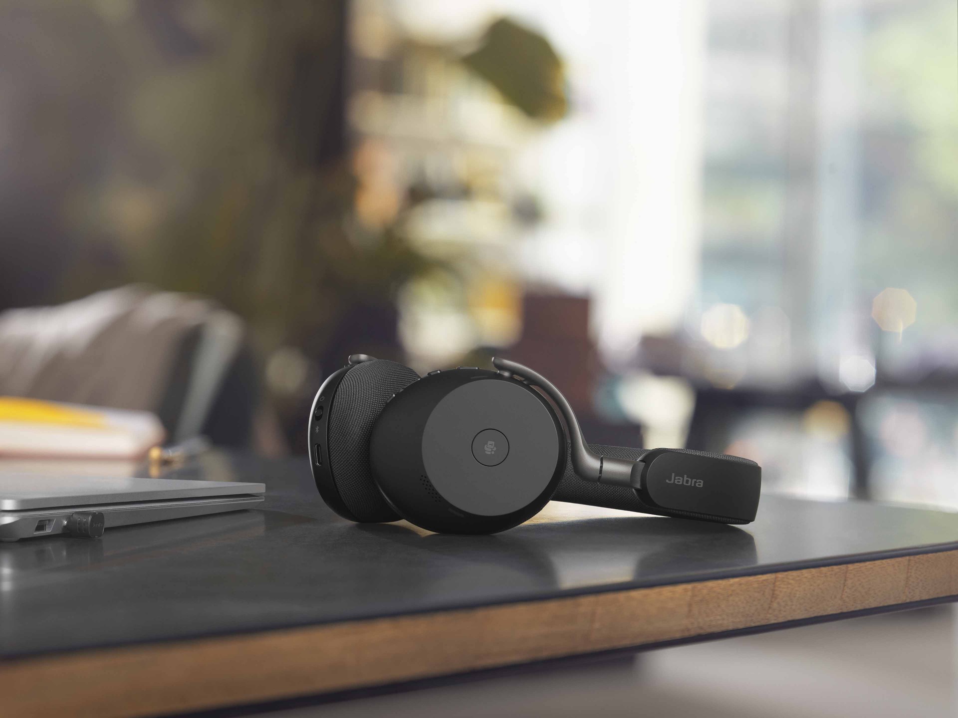 อาร์ทีบีฯ เปิดตัว Jabra Evolve3 85 และ Evolve3 75 หูฟังไร้สายรุ่นใหม่ ตอบโจทย์การทำงานและการใช้ชีวิตในยุค AI