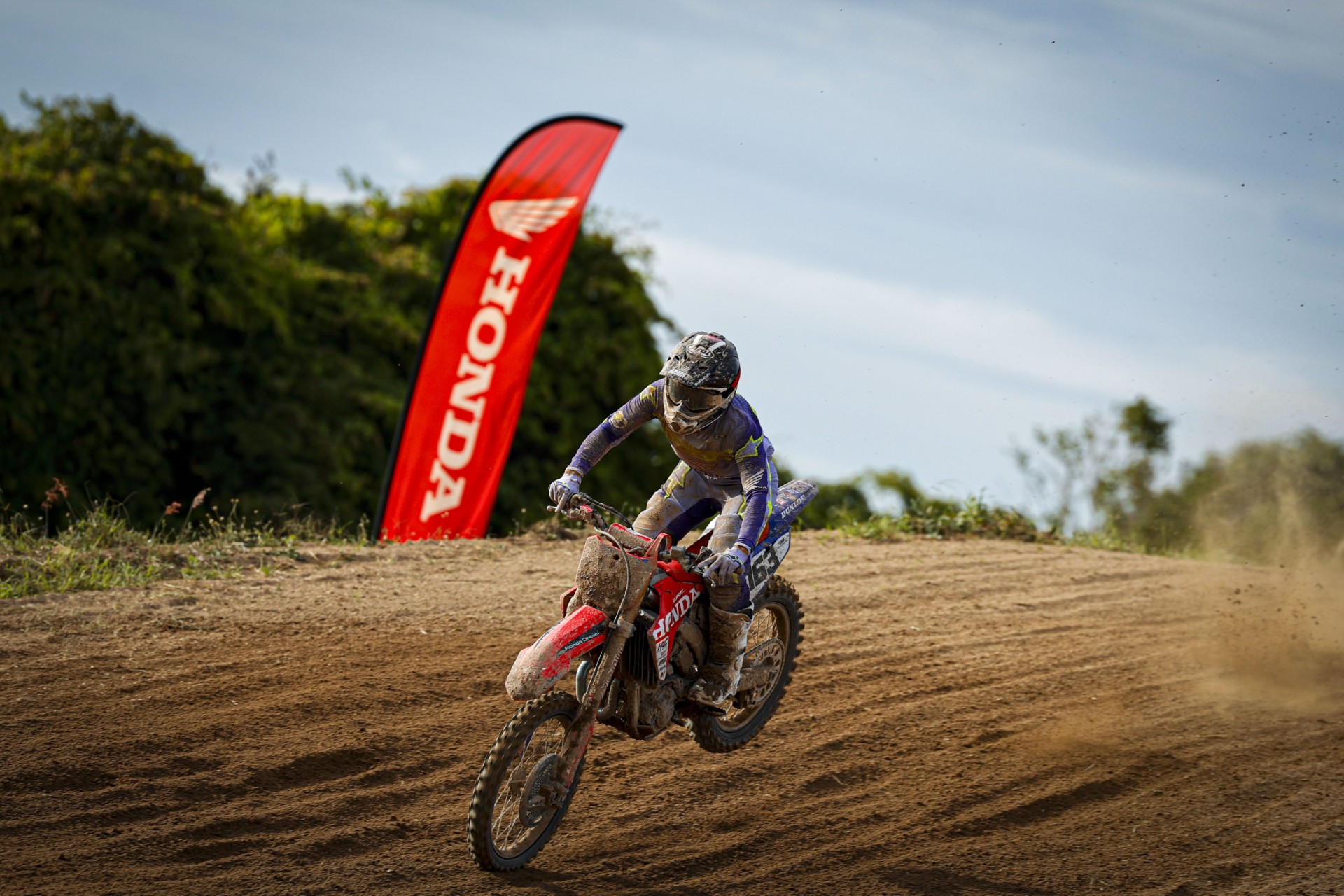 นักบิดฮอนด้า ผงาดคว้าชัย Honda CRF 2 รุ่นไฮไลต์ “นีโม่-จิรัฎฐ์” คว้าท็อป 5 ศึก FMSCT Thailand Motocross สนาม 8