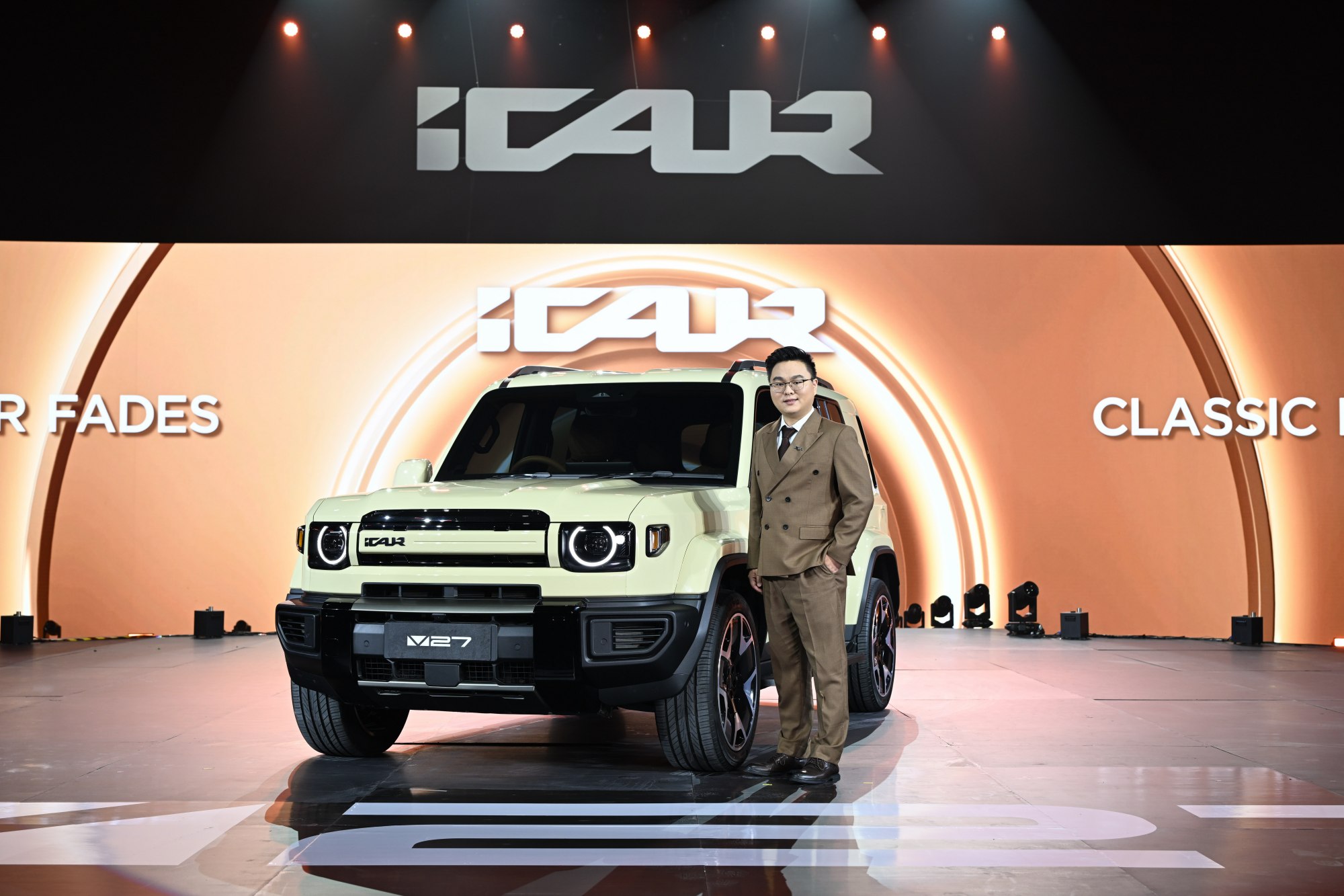 iCAUR เปิดตัวในไทย ส่งรถรุ่นเรือธง V27 REEV ลุยตลาด Premium Classic Boxy SUV ชู Golden Range Extender ขับขี่ไกลสูงสุด 1,000 กม. ราคาเริ่มต้นเพียง 999,900 บาท-เตรียมความพร้อมมาตรฐานงานบริการ พร้อมขยายเครือข่ายโชว์รูมและศูนย์บริการครอบคลุมทั่วประเทศ-