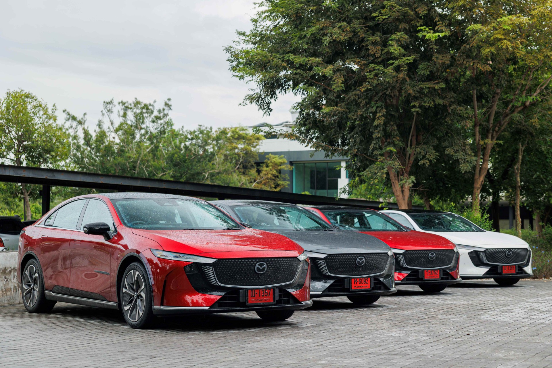 กระแสนิยมรถไฟฟ้า MAZDA6e แรงทะลุปรอท ลูกค้าเชื่อมั่นในแบรนด์เพิ่มสูงขึ้น ดันยอดขายอันดับหนึ่งสองเดือนซ้อน