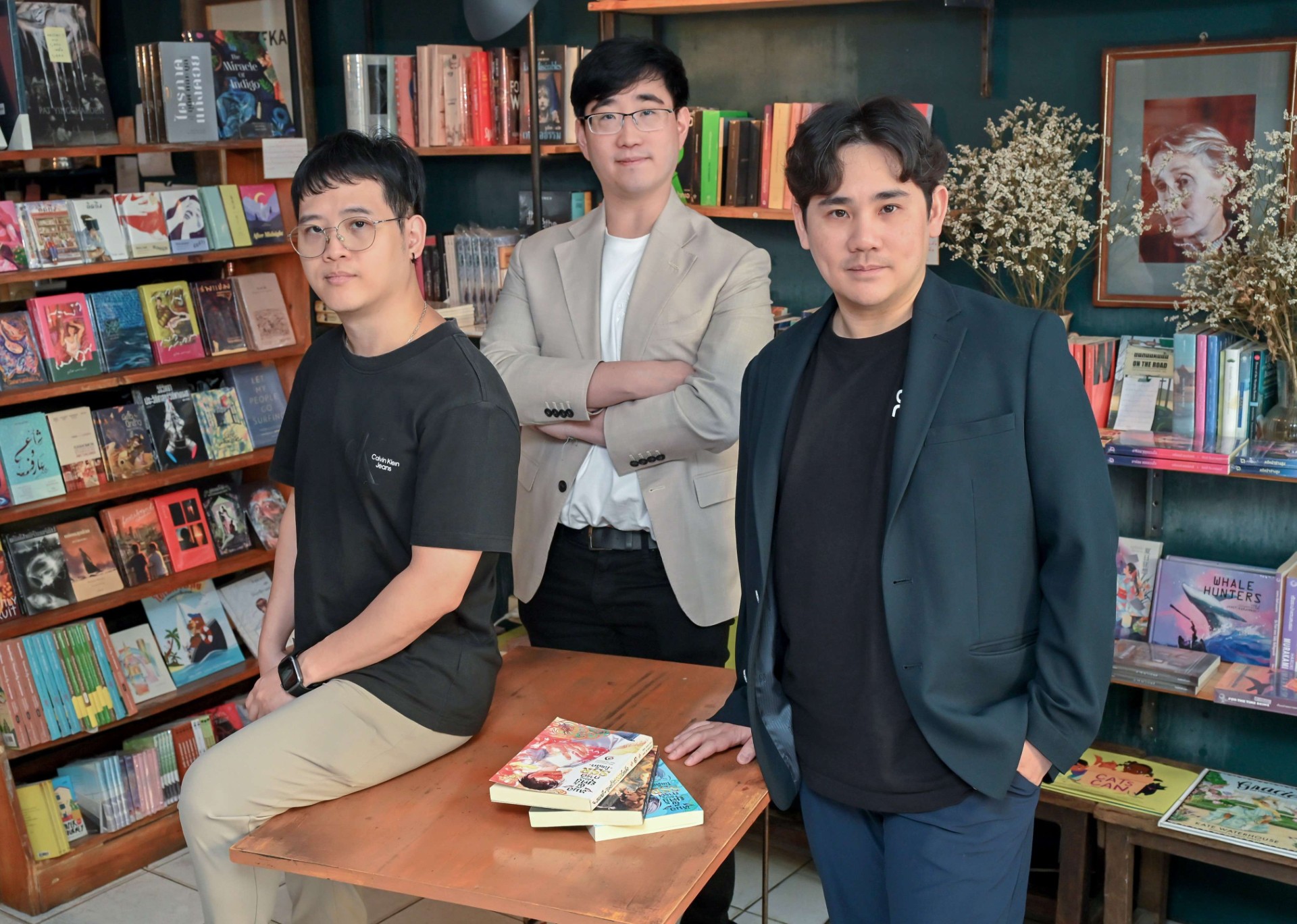 “โอเพ่นเซิร์ฟ” ร่วมกับ “เดอะ เวิล์ด เอนจิ้น” สร้างปรากฏการณ์ใหม่วงการเว็บตูนไทย เปิดตัว Webtoon แฟนตาซีแอ็กชันสเกลยักษ์ “หมอผียุคนี้ต้องมีการ์ด SSR” ยกระดับไสยเวทไทยสู่มาตรฐานระดับสากล