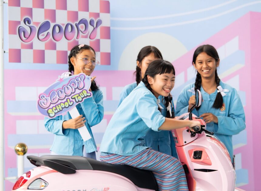 ครบทุกโมเมนต์ความสนุก! รถจักรยานยนต์ฮอนด้า จัดเต็ม “Scoopy School Tour” หลังยกทัพศิลปินจาก What The Duck ส่งต่อสีสัน เสียงเพลง และความสนุกถึง 9 โรงเรียน 9 จังหวัดทั่วไทย