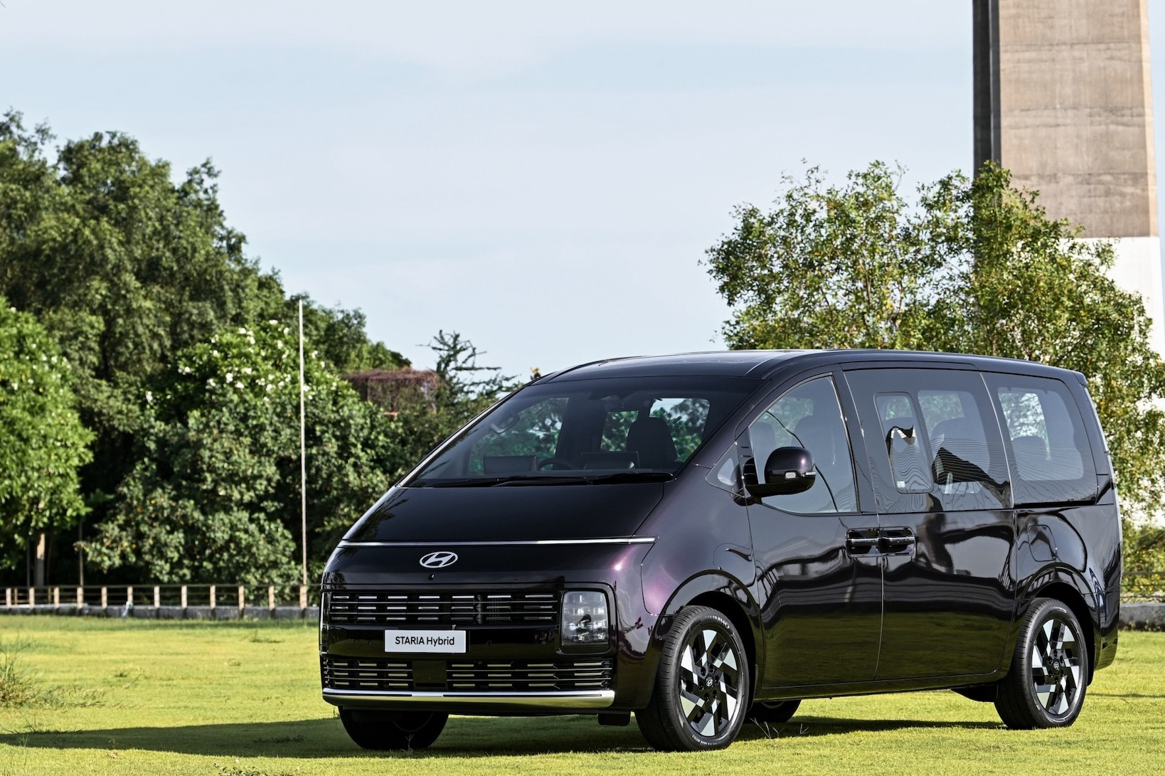 ทางออก “เดอะแบก” ฮุนไดส่ง “The new STARIA Hybrid” รถ MPV ไฮบริด 11 ที่นั่ง ครั้งแรกและหนึ่งเดียวในไทย พร้อมรองรับทุกภารกิจของเสาหลักครอบครัวในรถคันเดียว ตอกย้ำสโลแกน “11-seater Hybrid. Ready for Every Mission รถไฮบริด 11 ที่นั่ง พร้อมสำหรับทุกภารกิจ”