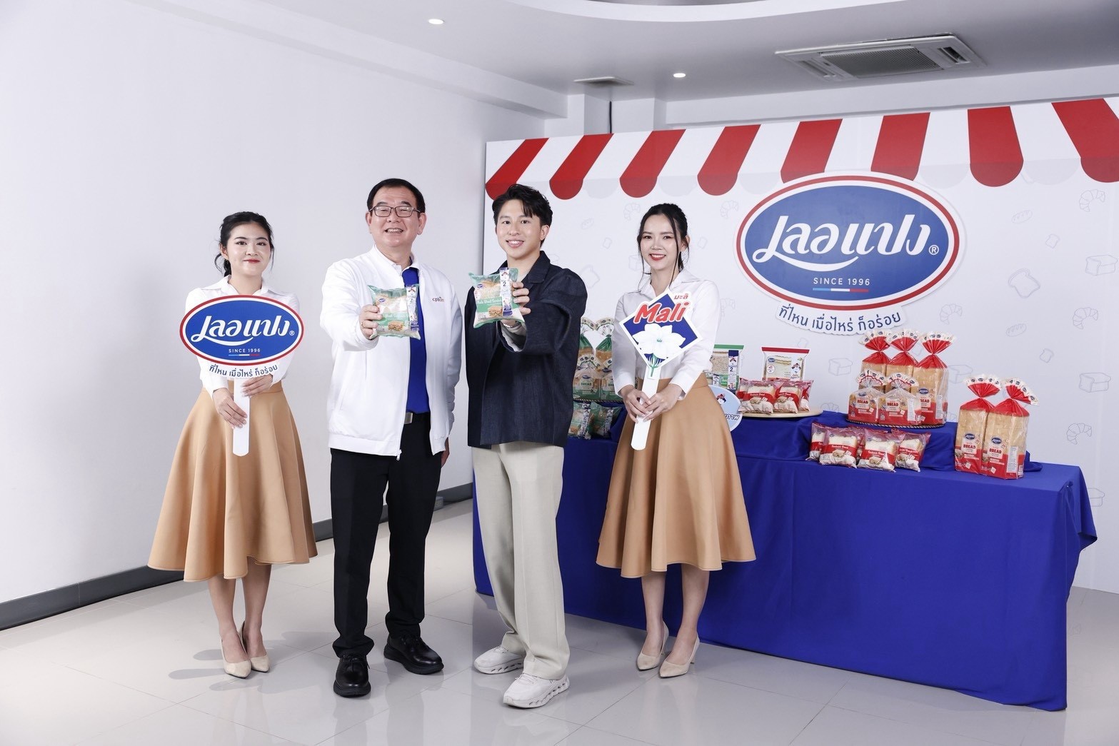 เลอแปง x นมตรามะลิ สองแบรนด์ยอดนิยมที่คนไทยคุ้นเคย  ผนึกพลังครั้งสำคัญ สร้างนิยามบทใหม่เอาใจสายเฮลท์ตี้ “ขนมปังโฮลวีทพร้อมดิปนมข้นโปรตีน” อร่อยครบ จบทุกมื้อสุขภาพ  เริ่มต้นมื้อดี ๆ ได้แล้ววันนี้ที่ 7-Eleven ใกล้บ้านคุณ