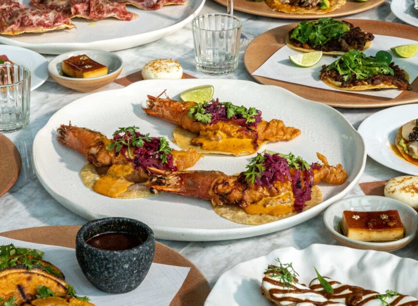 เปิดพิกัด Sunday Brunch วิวสวยใจกลางกรุงเทพฯ แบบพาโนรามากับ “DOMINGOS EN OJO”