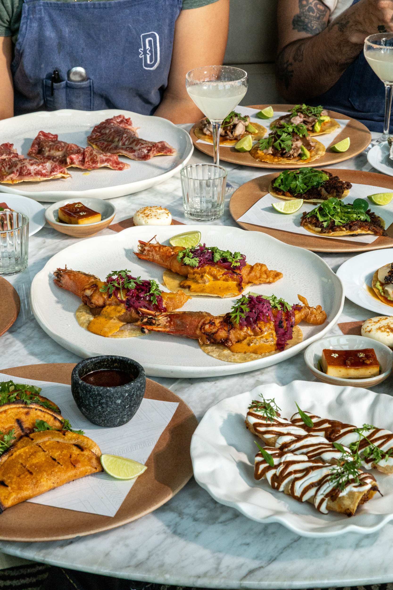 เปิดพิกัด Sunday Brunch วิวสวยใจกลางกรุงเทพฯ แบบพาโนรามากับ “DOMINGOS EN OJO”