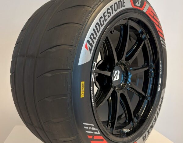 Bridgestone Formula E World Premiere บริดจสโตนเดินหน้าสู่บทใหม่ในฐานะผู้จัดหายางรถยนต์แต่เพียงผู้เดียว สำหรับการแข่งขัน ABB FIA Formula E World Championship พร้อมสนับสนุนรถแข่ง Formula E ที่เร็วและทรงพลังที่สุดในประวัติศาสตร์ ด้วยนวัตกรรม POTENZA GEN 4