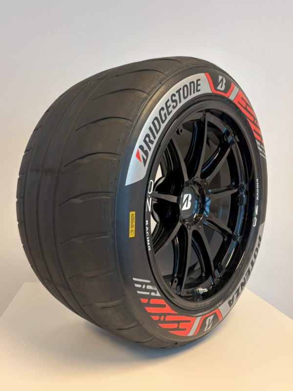 Bridgestone Formula E World Premiere บริดจสโตนเดินหน้าสู่บทใหม่ในฐานะผู้จัดหายางรถยนต์แต่เพียงผู้เดียว สำหรับการแข่งขัน ABB FIA Formula E World Championship พร้อมสนับสนุนรถแข่ง Formula E ที่เร็วและทรงพลังที่สุดในประวัติศาสตร์ ด้วยนวัตกรรม POTENZA GEN 4