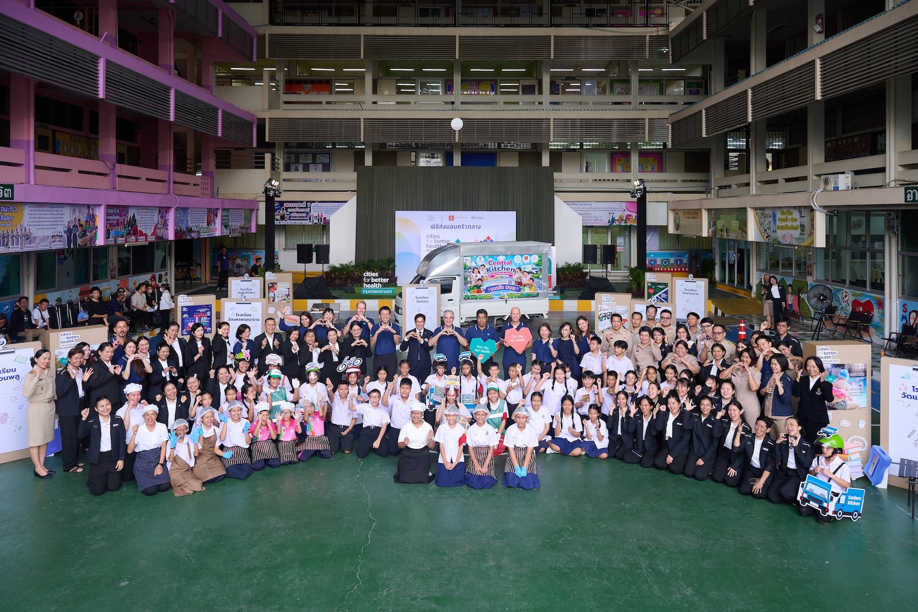 จากหนึ่งครัวกลางสู่เจ็ดโรงเรียนและนักเรียนอีก 1,500 คน กรุงเทพมหานครเปิดตัวครัวกลางเพื่อส่งมอบอาหารเพื่อสุขภาพและลดโรคอ้วนในเด็ก